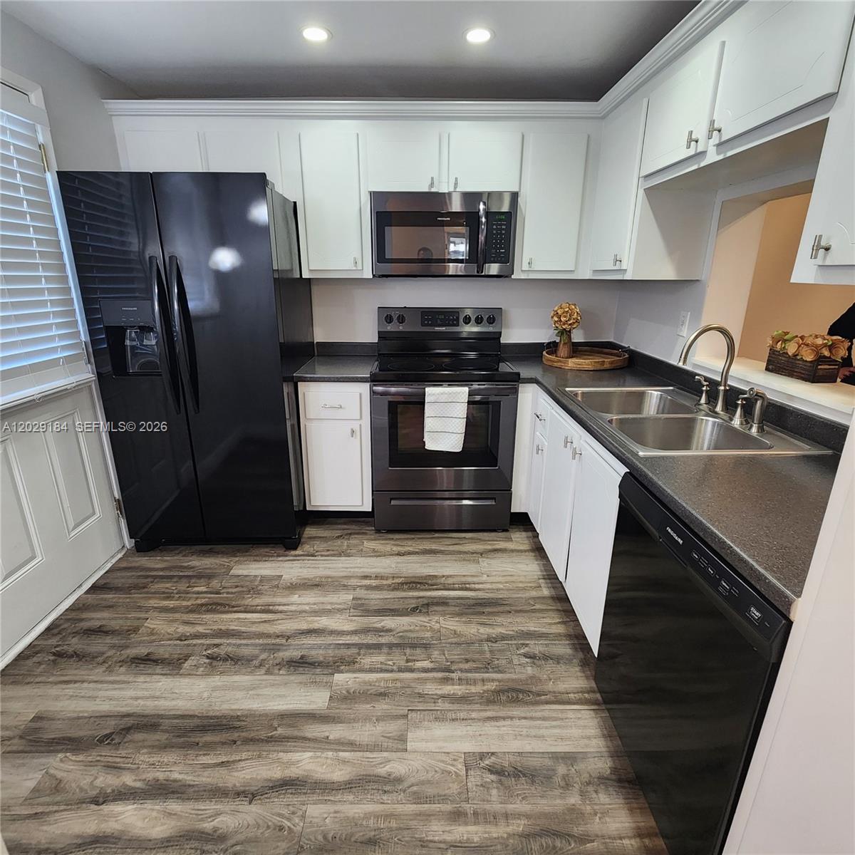 900 NE 12th Ave #406