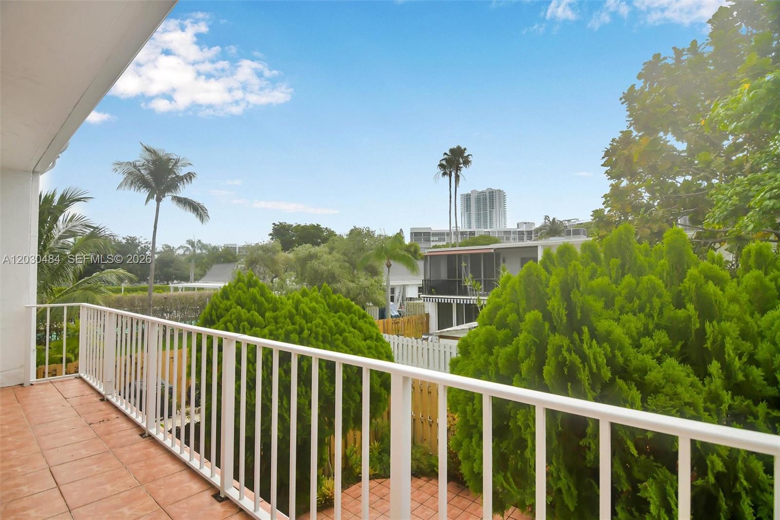 812 NE 26th Ave Hallandale Beach, FL 33009