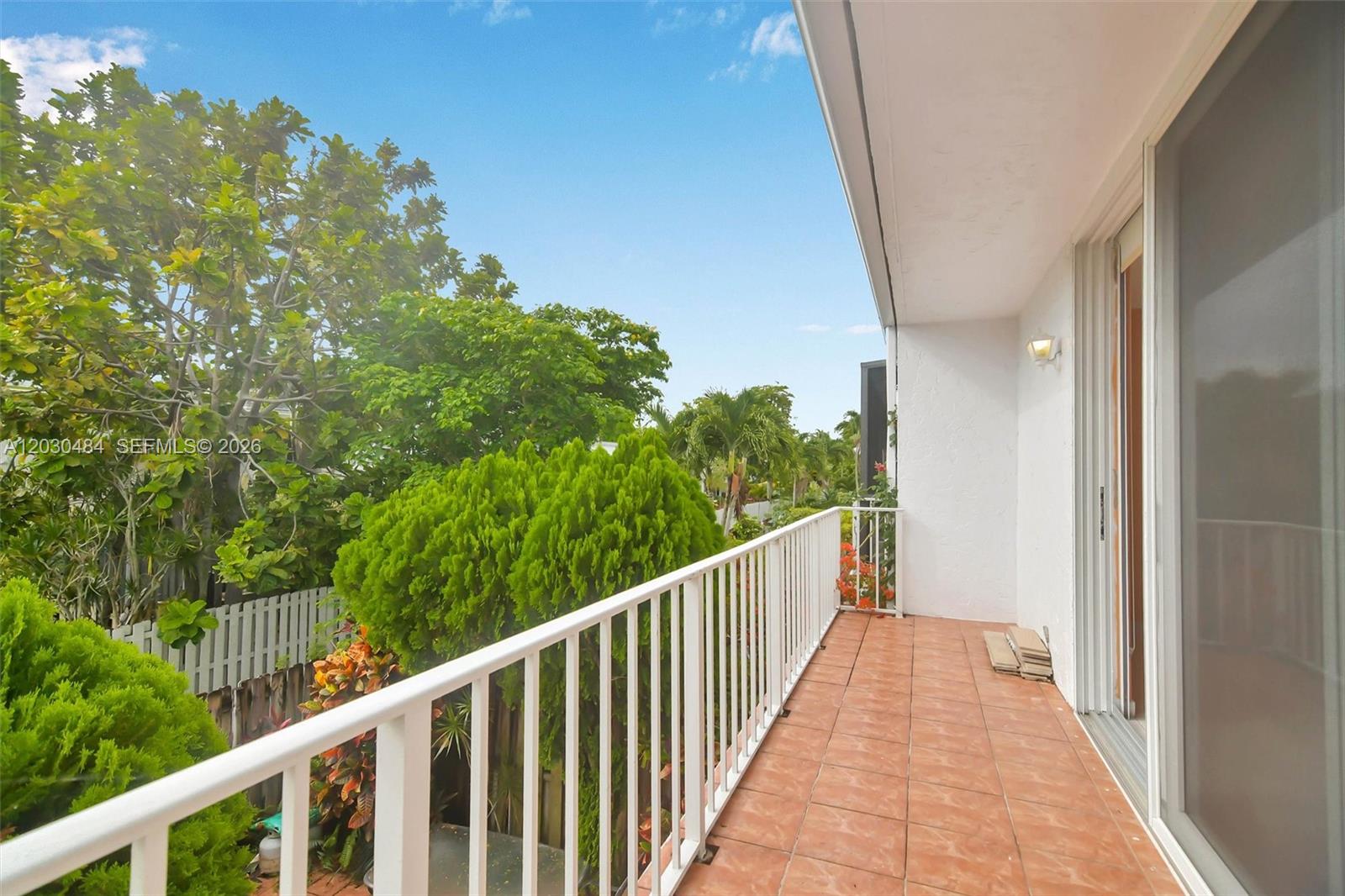 812 NE 26th Ave Hallandale Beach, FL 33009