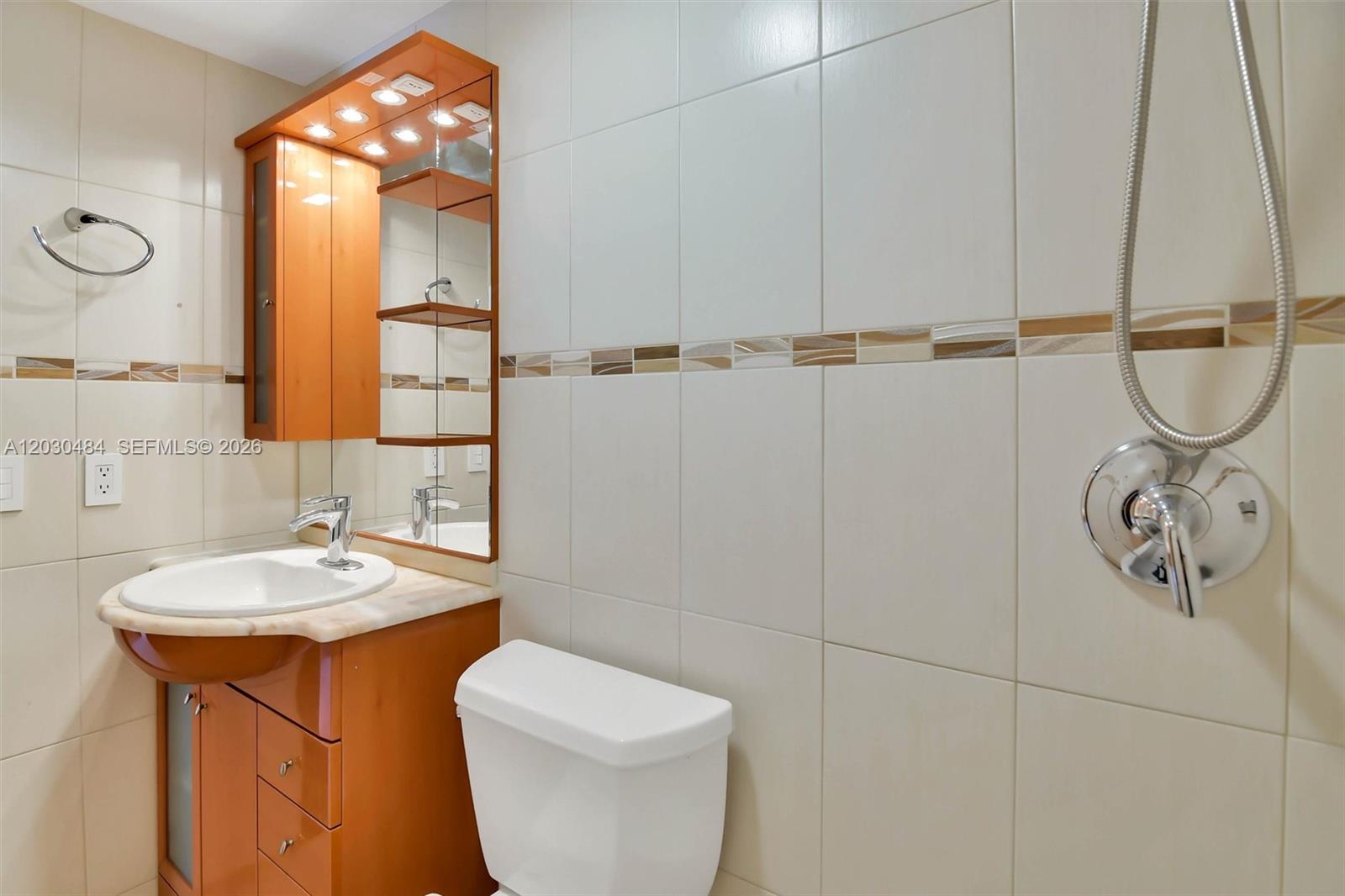 812 NE 26th Ave Hallandale Beach, FL 33009