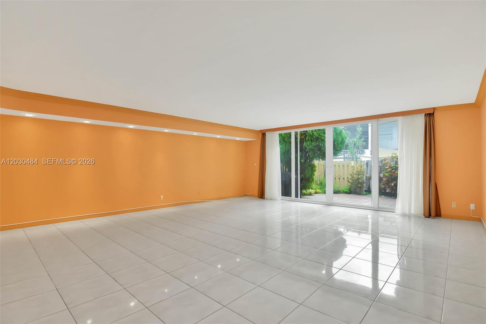812 NE 26th Ave Hallandale Beach, FL 33009