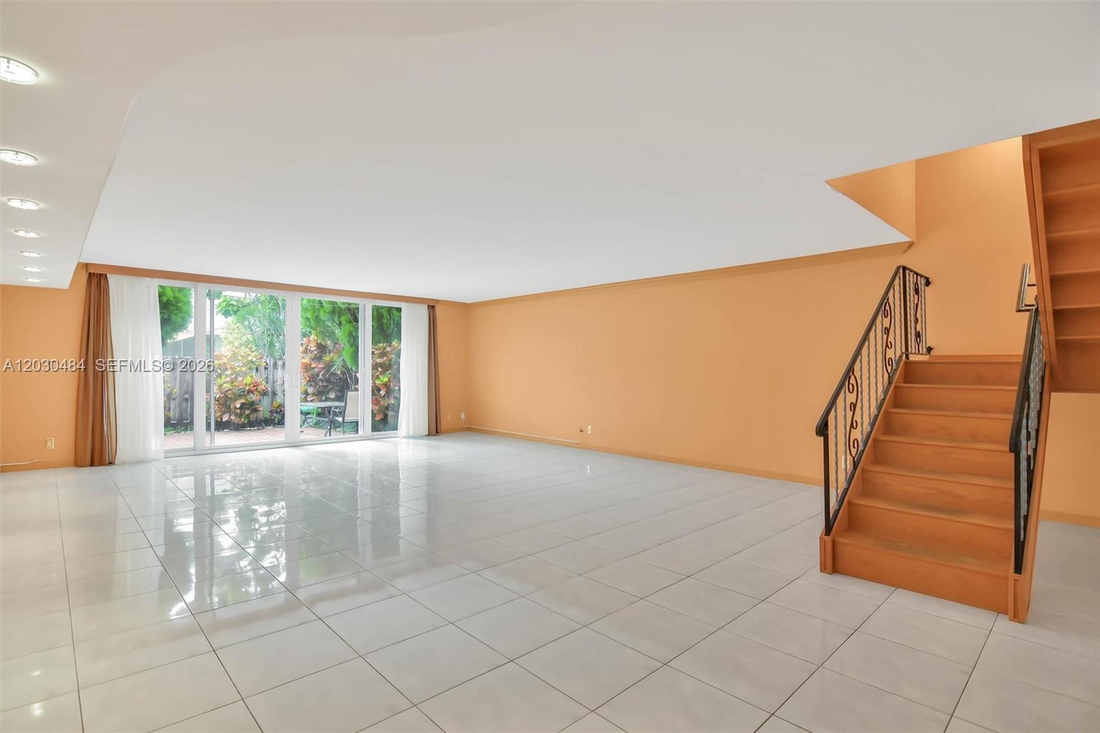 812 NE 26th Ave Hallandale Beach, FL 33009