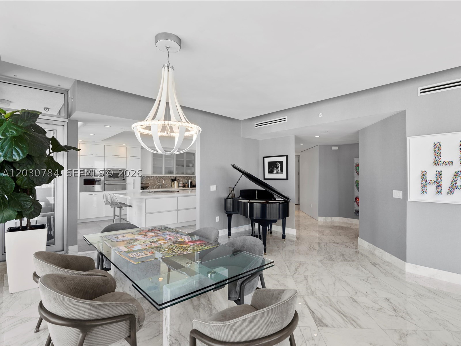 image Four Seasons Residences Miami9
