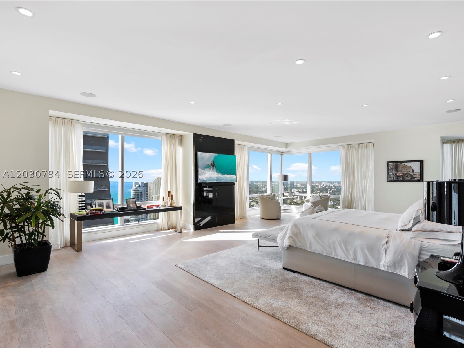 image Four Seasons Residences Miami24