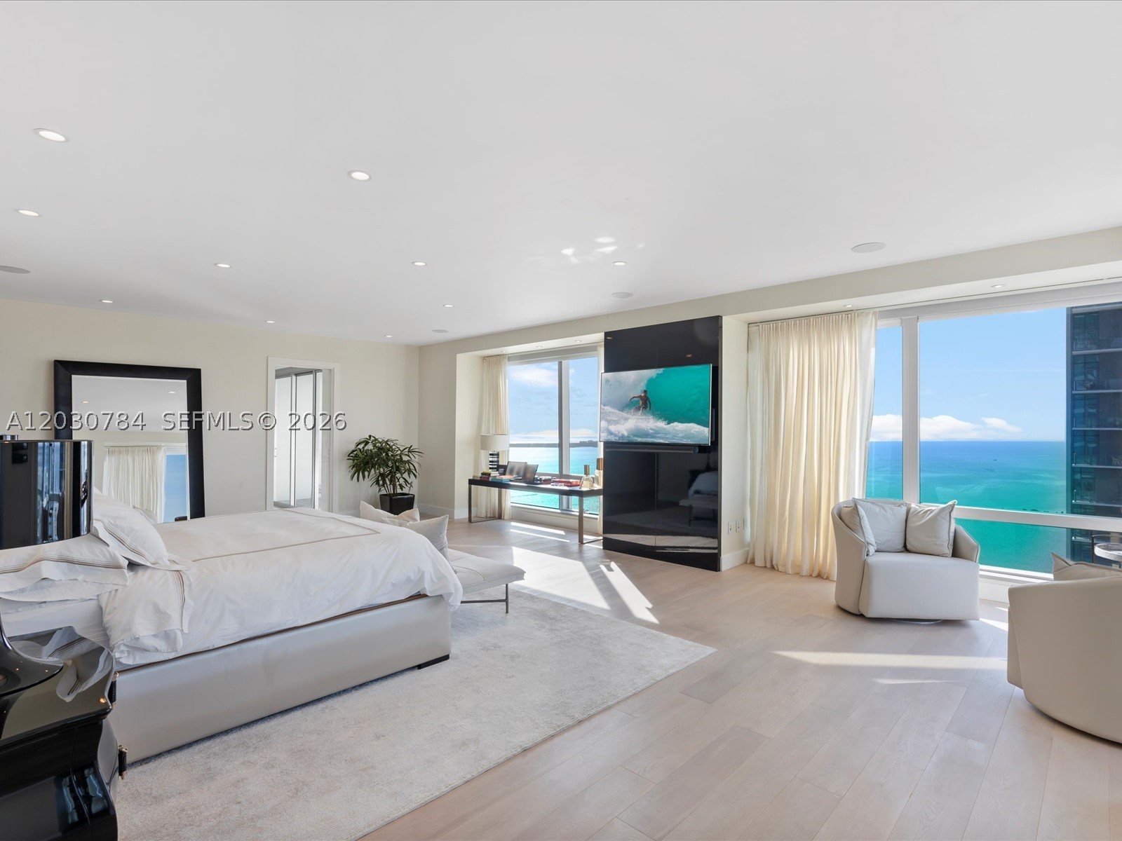 image Four Seasons Residences Miami25