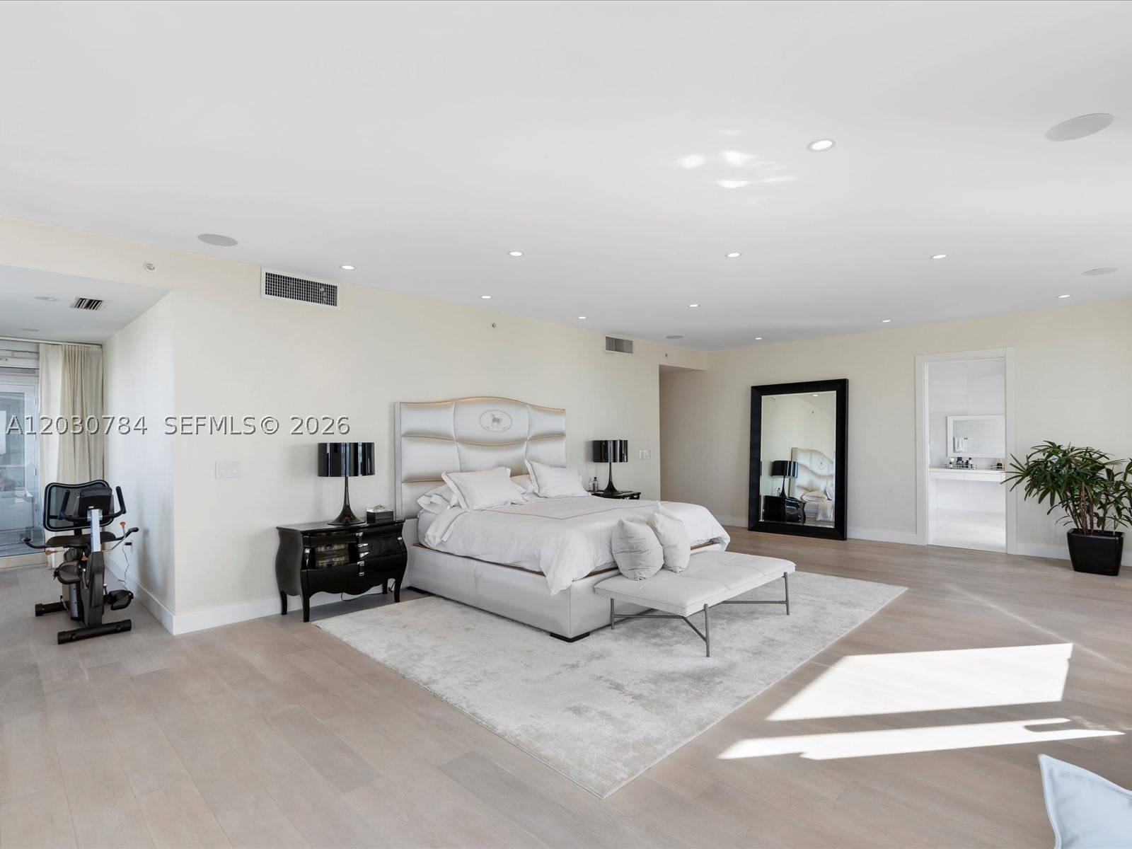 image Four Seasons Residences Miami27