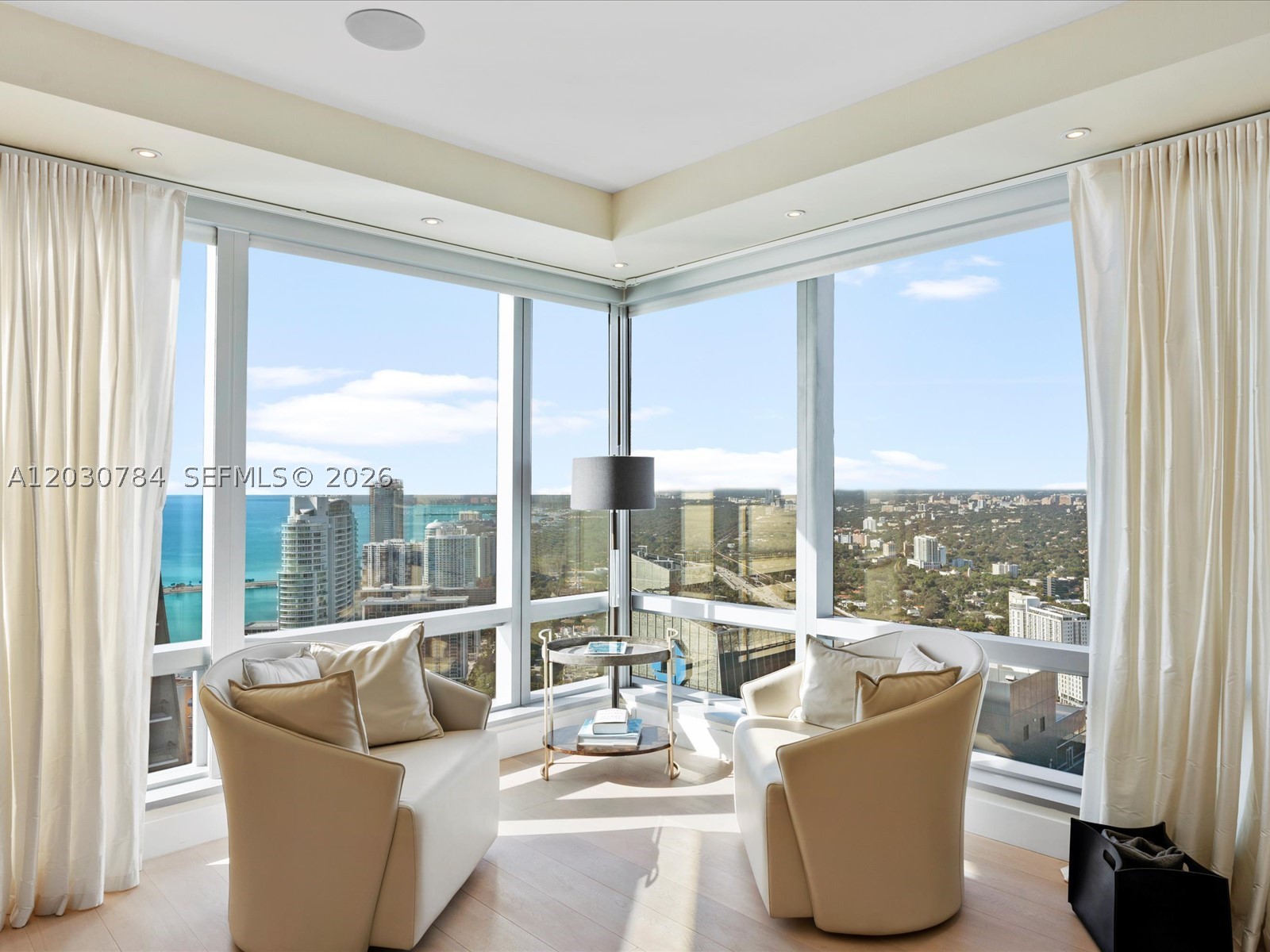 image Four Seasons Residences Miami30