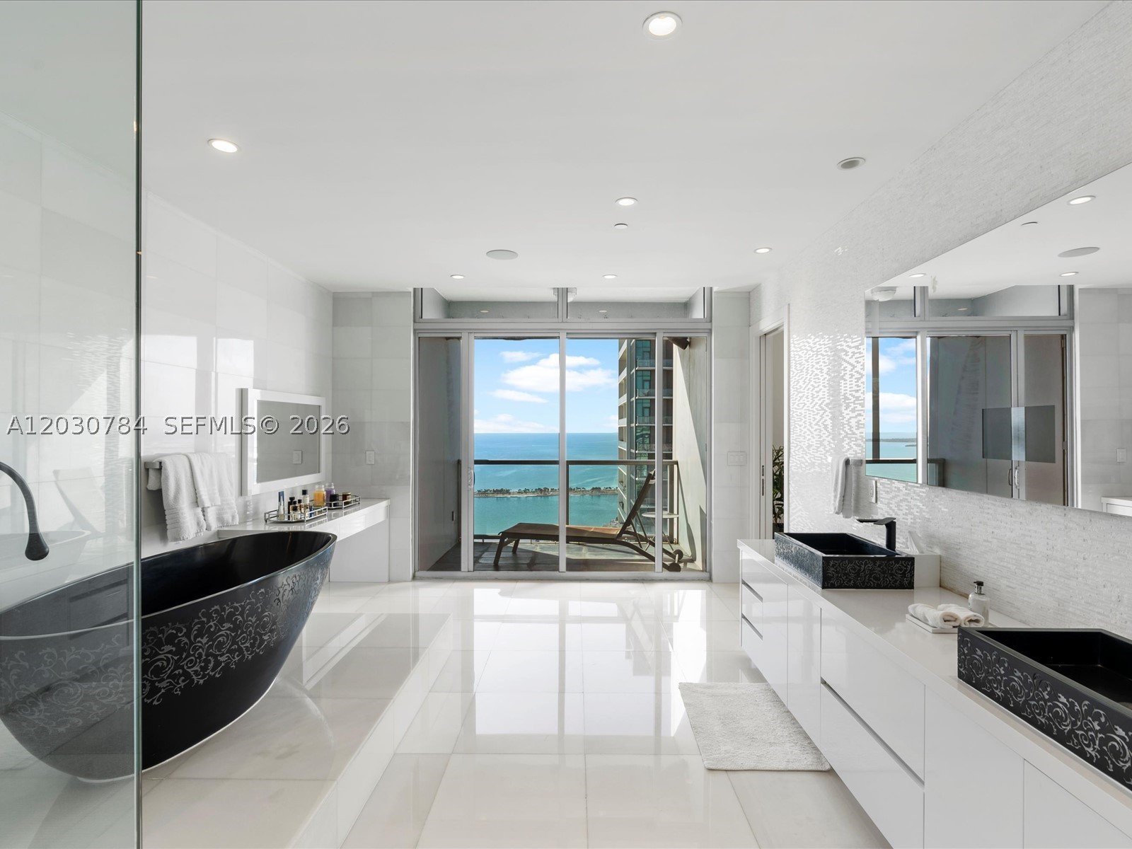 image Four Seasons Residences Miami31