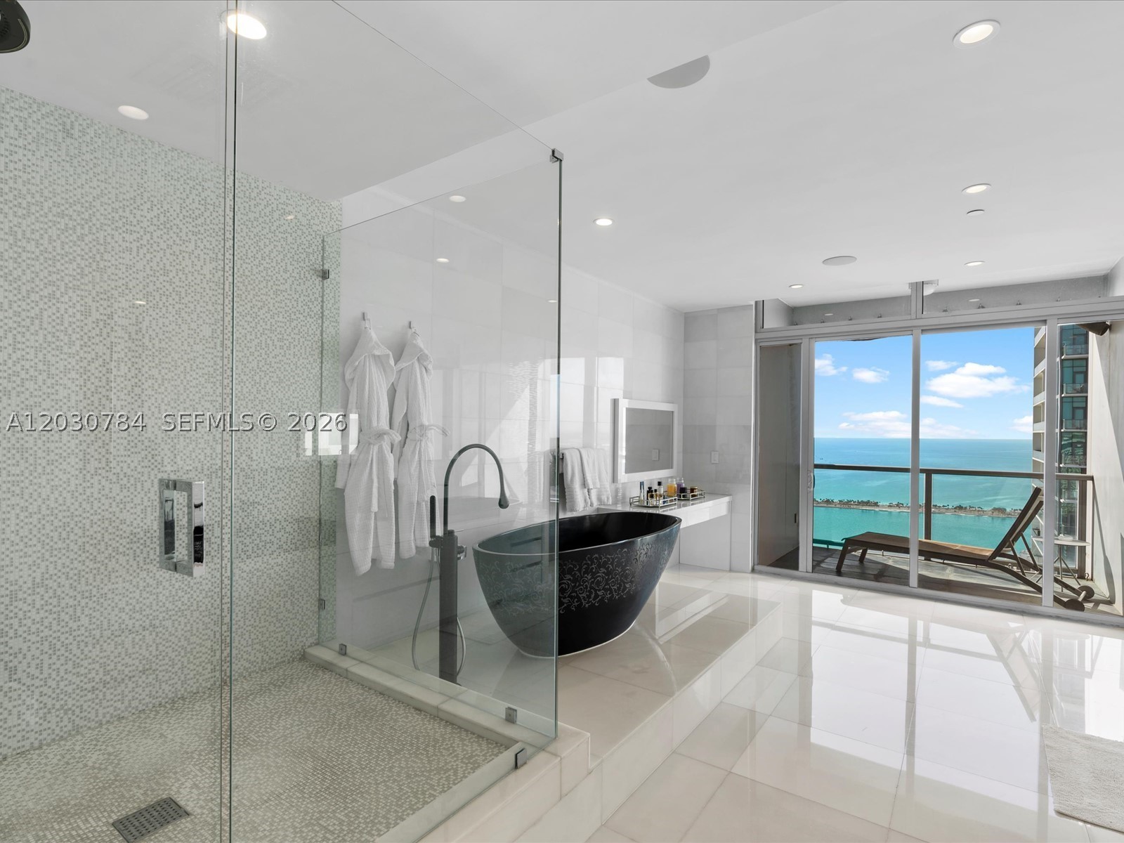 image Four Seasons Residences Miami32