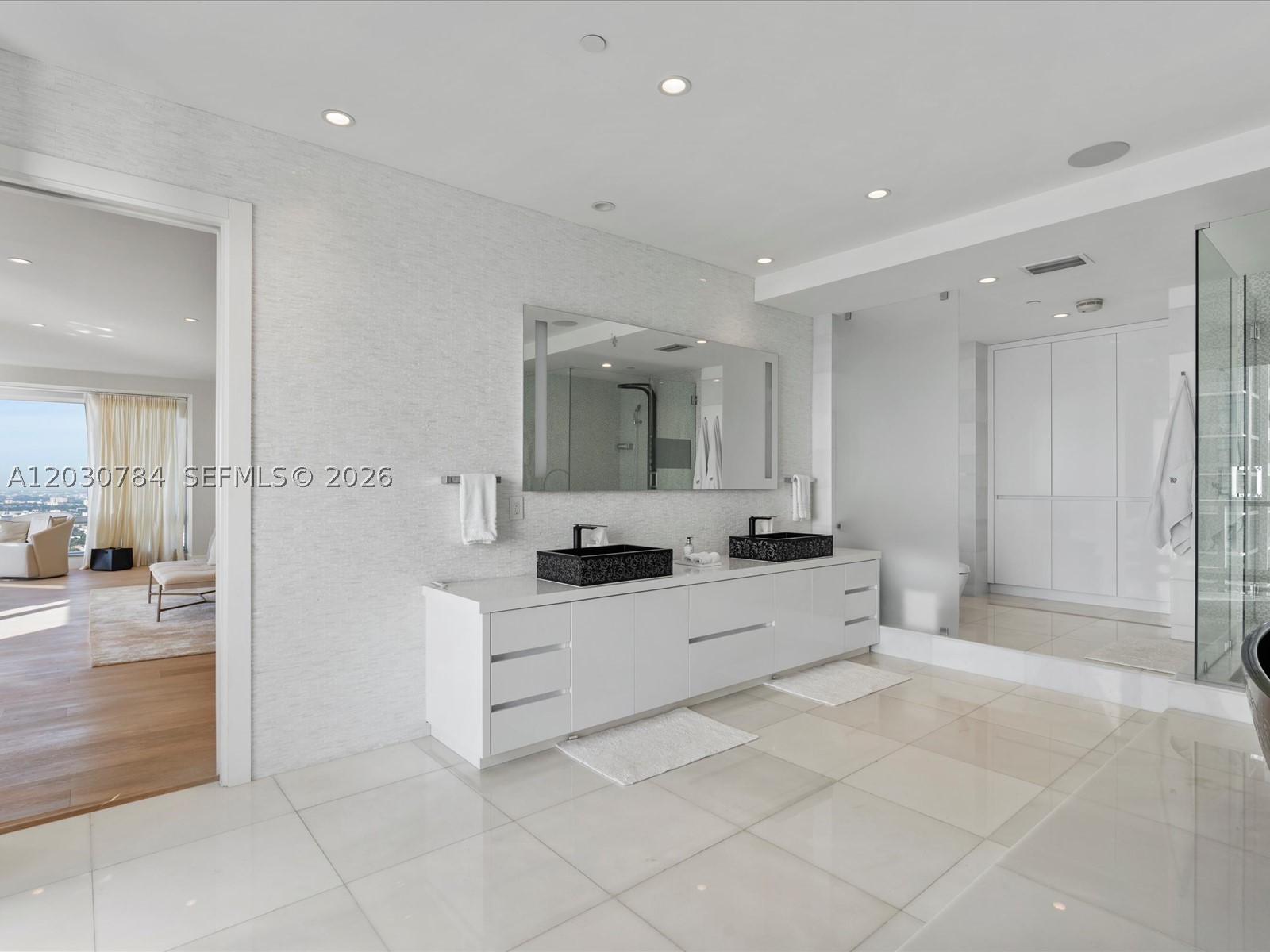 image Four Seasons Residences Miami33