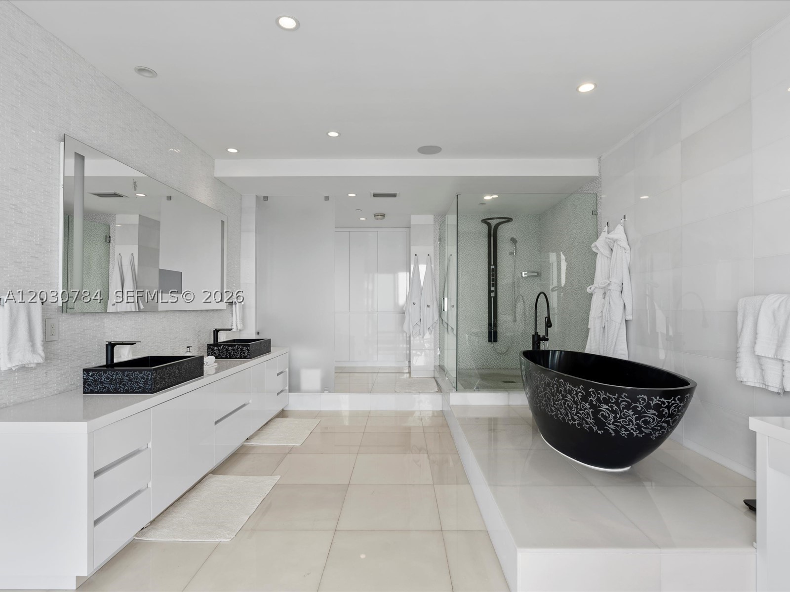 image Four Seasons Residences Miami34