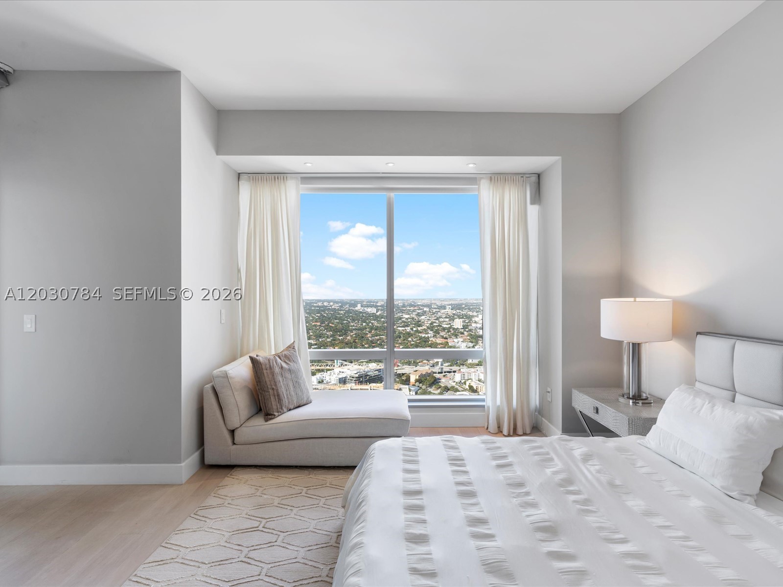 image Four Seasons Residences Miami37