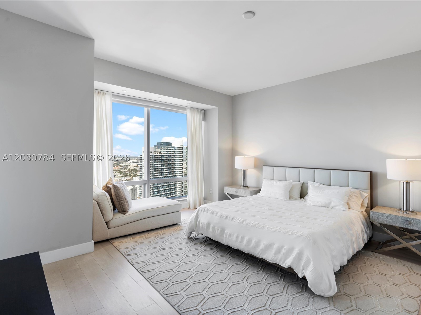 image Four Seasons Residences Miami39