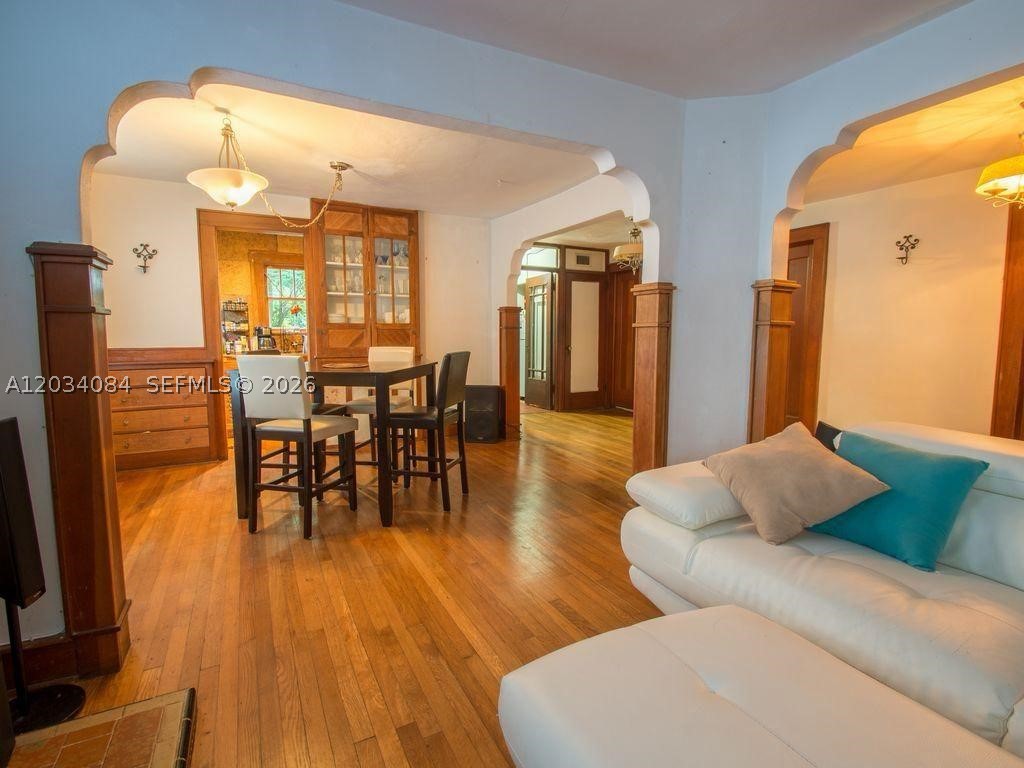 8238 NE 9th Ave Miami, FL 33138