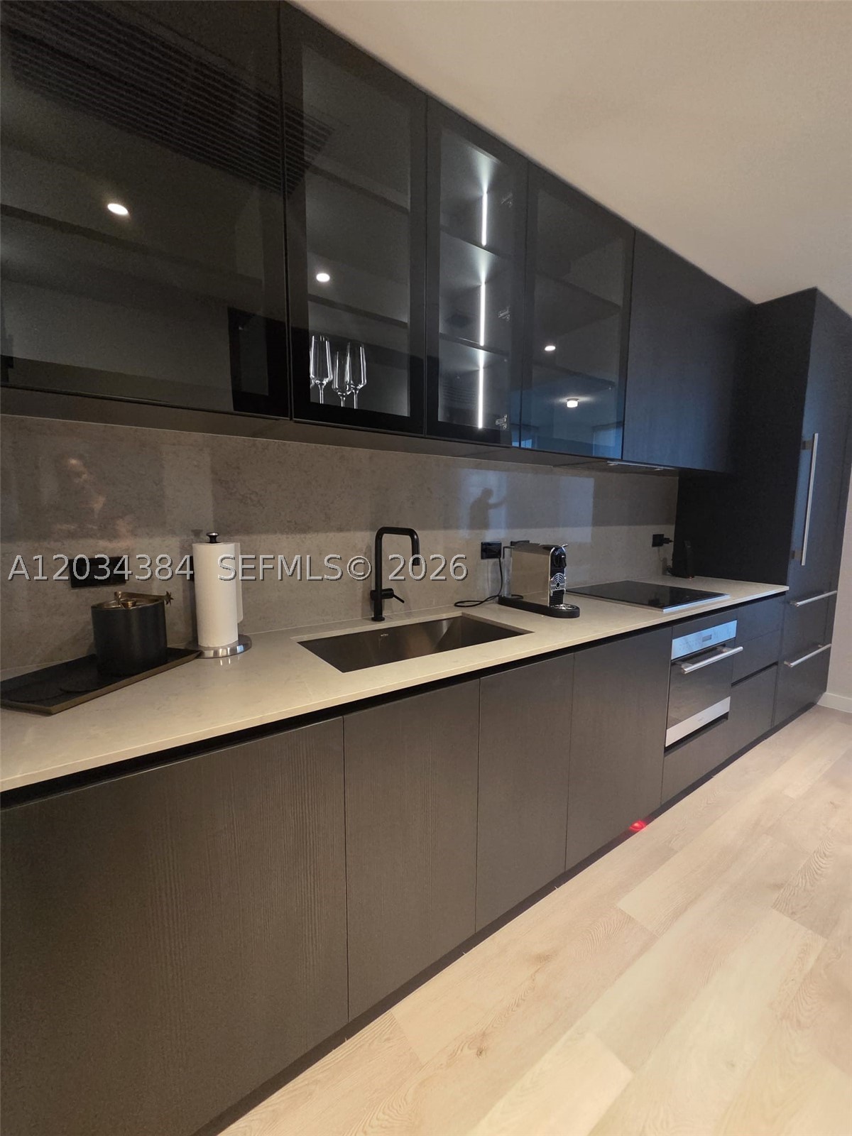 image E11EVEN Hotel & Residences16