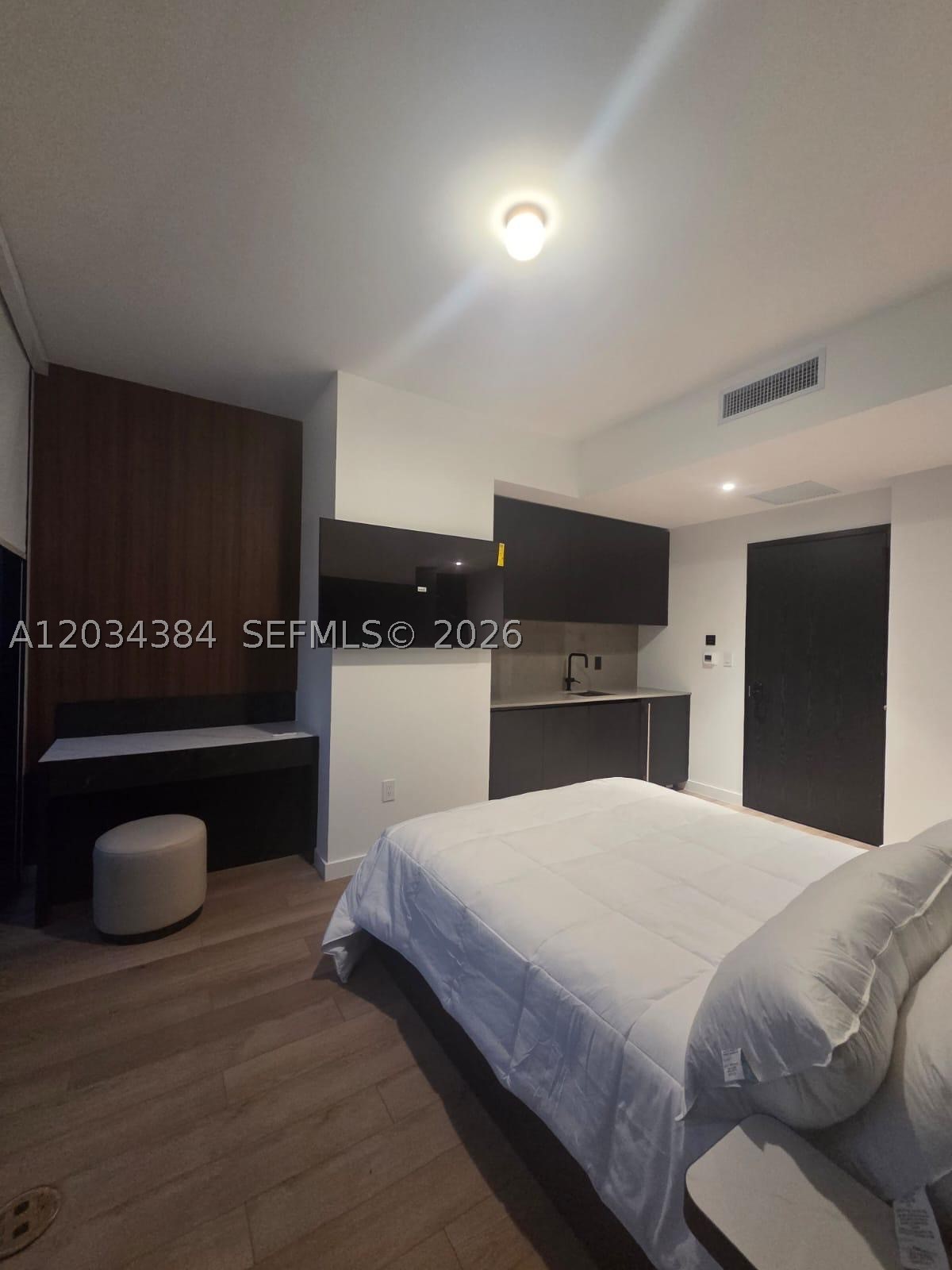 image E11EVEN Hotel & Residences3