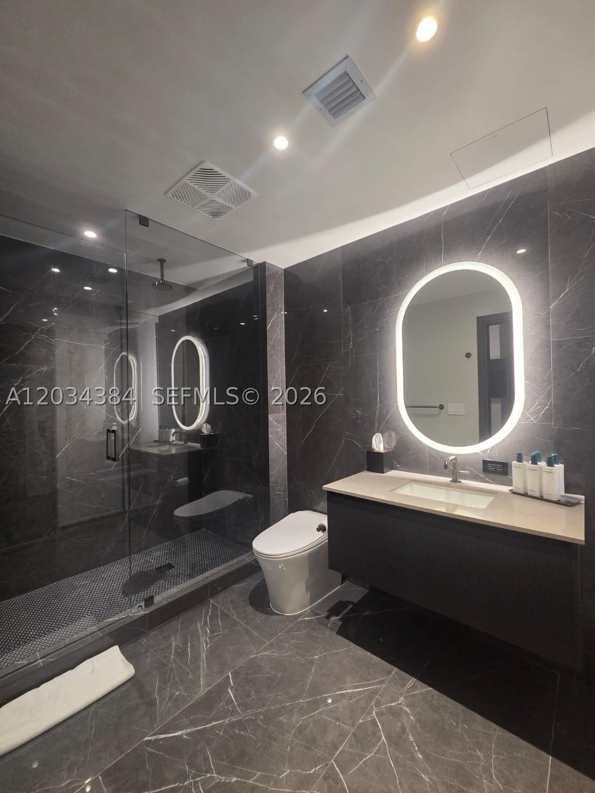 image E11EVEN Hotel & Residences4