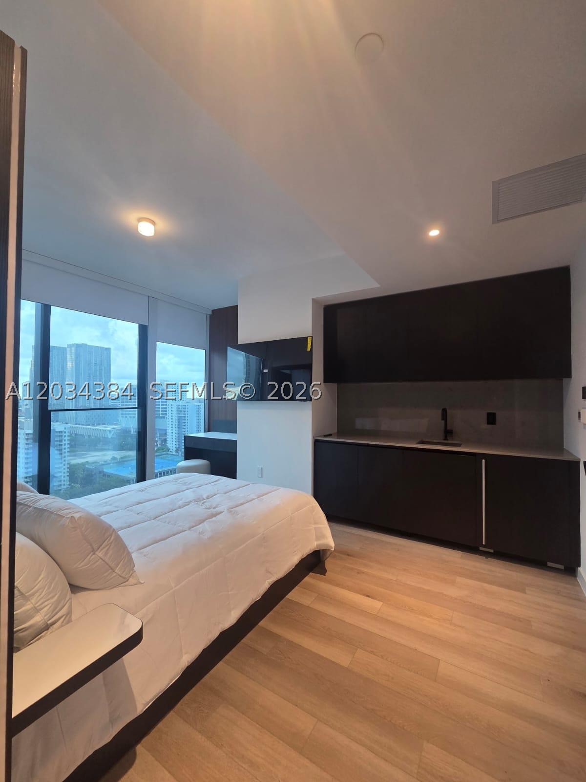 image E11EVEN Hotel & Residences6