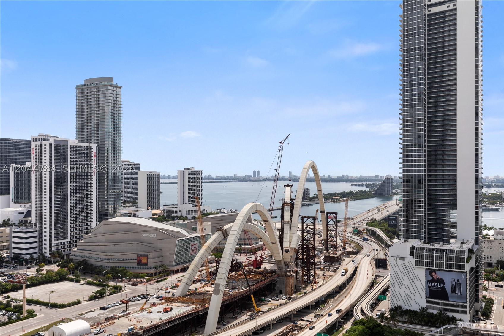 image E11EVEN Hotel & Residences12