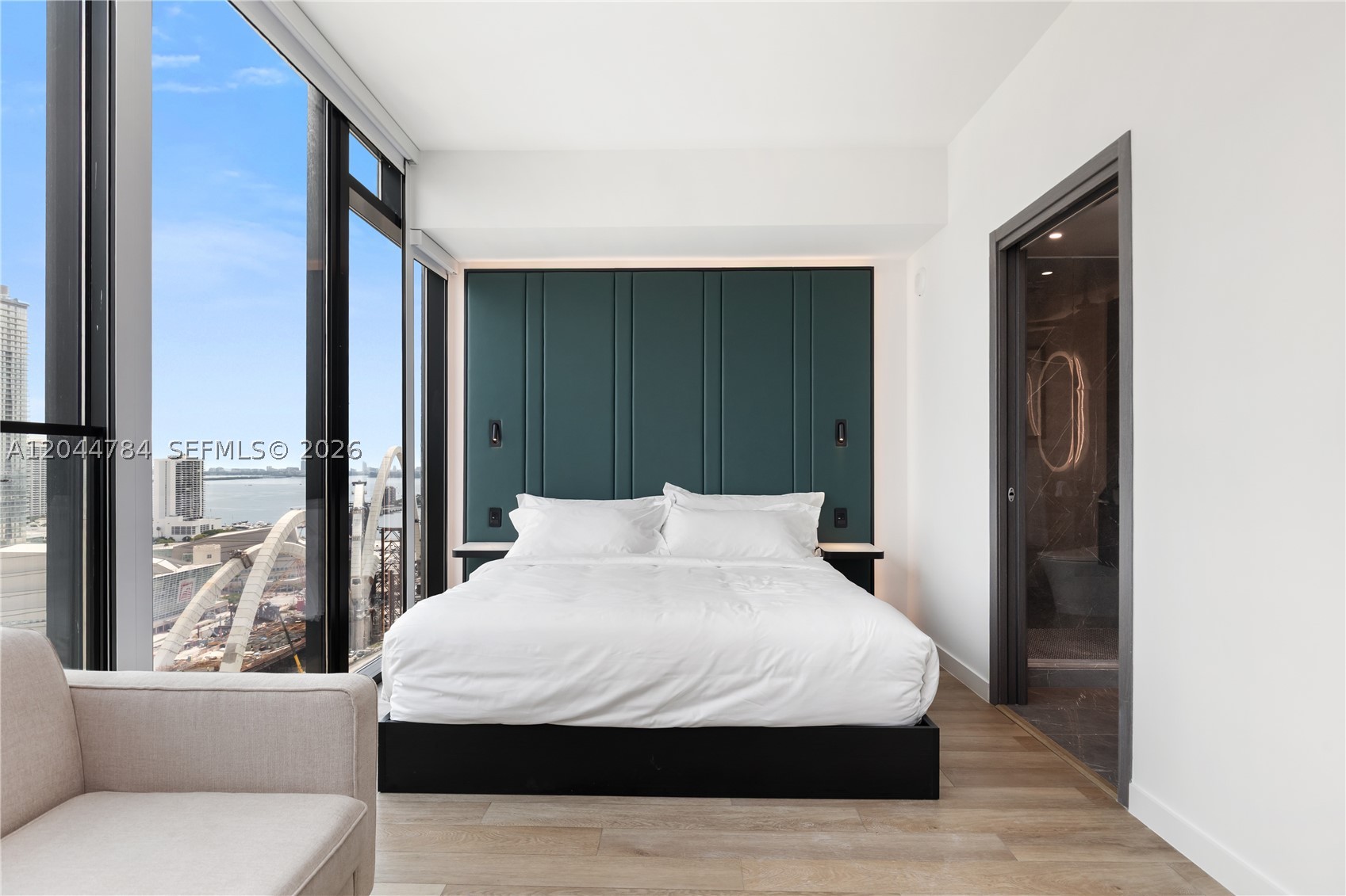 image E11EVEN Hotel & Residences13
