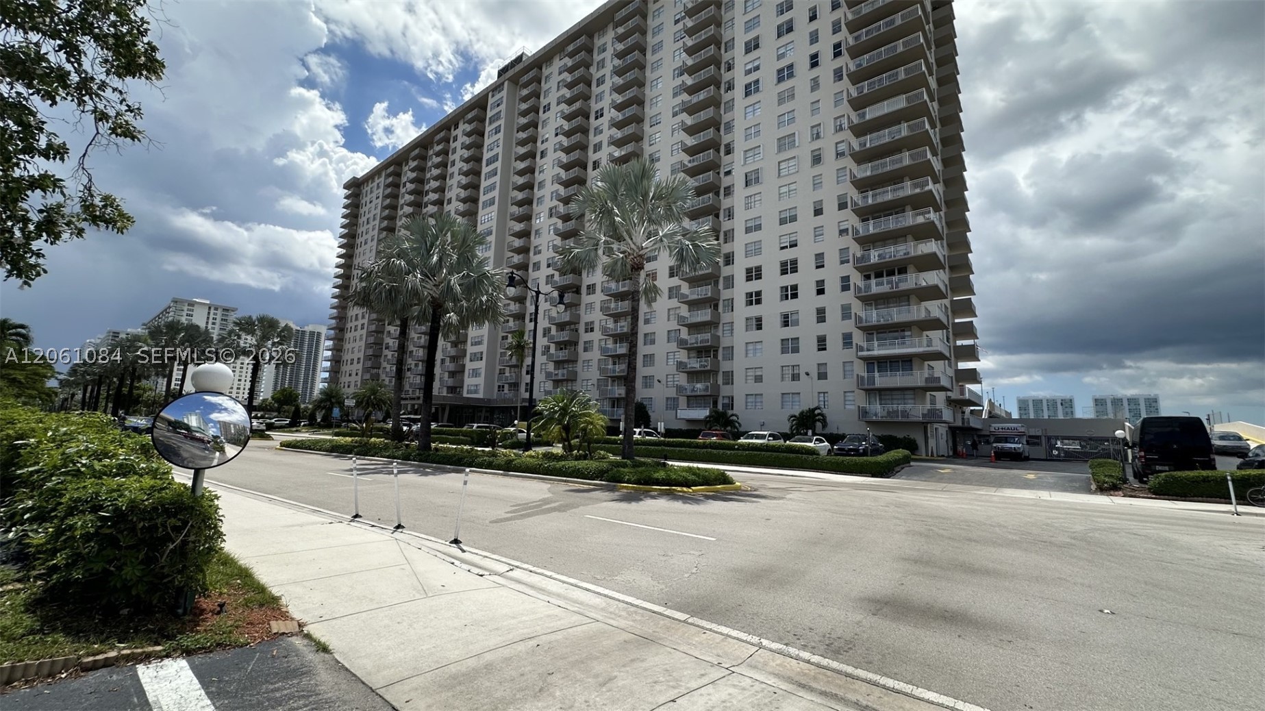 image Winston Towers 10054