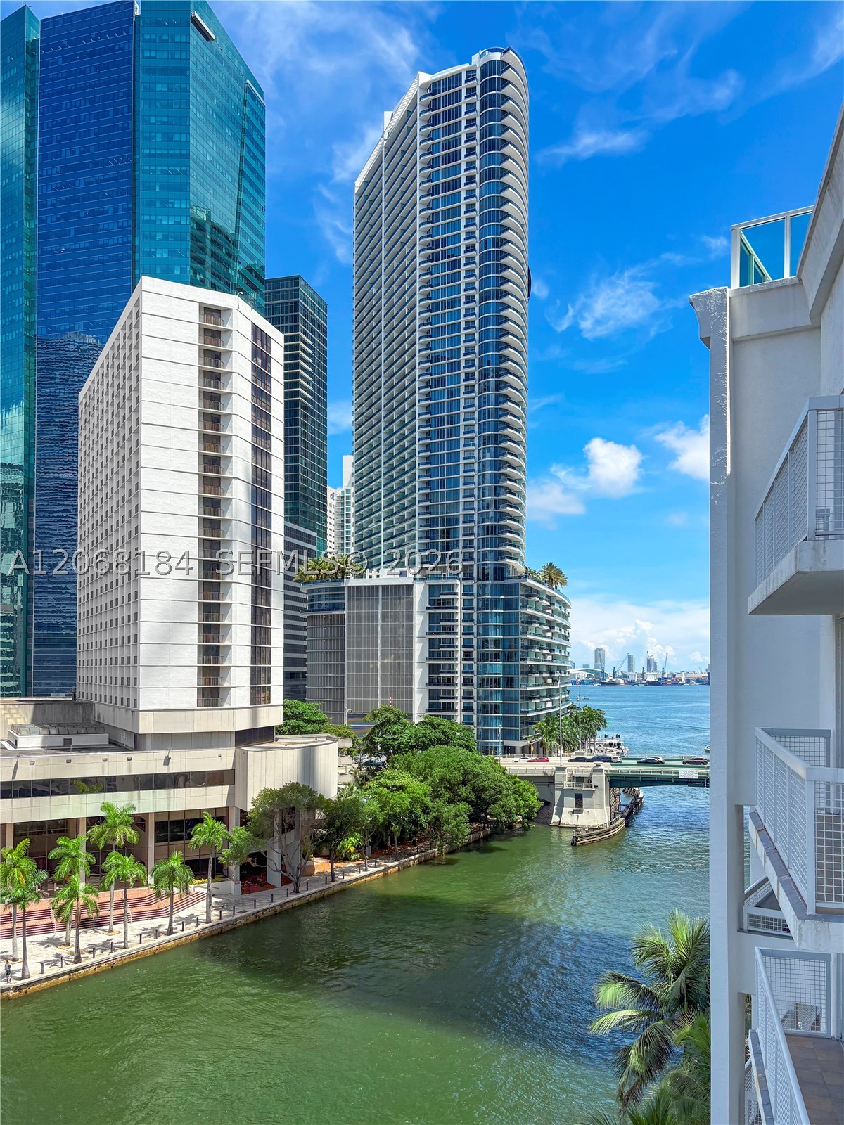 image Brickell on the River North15