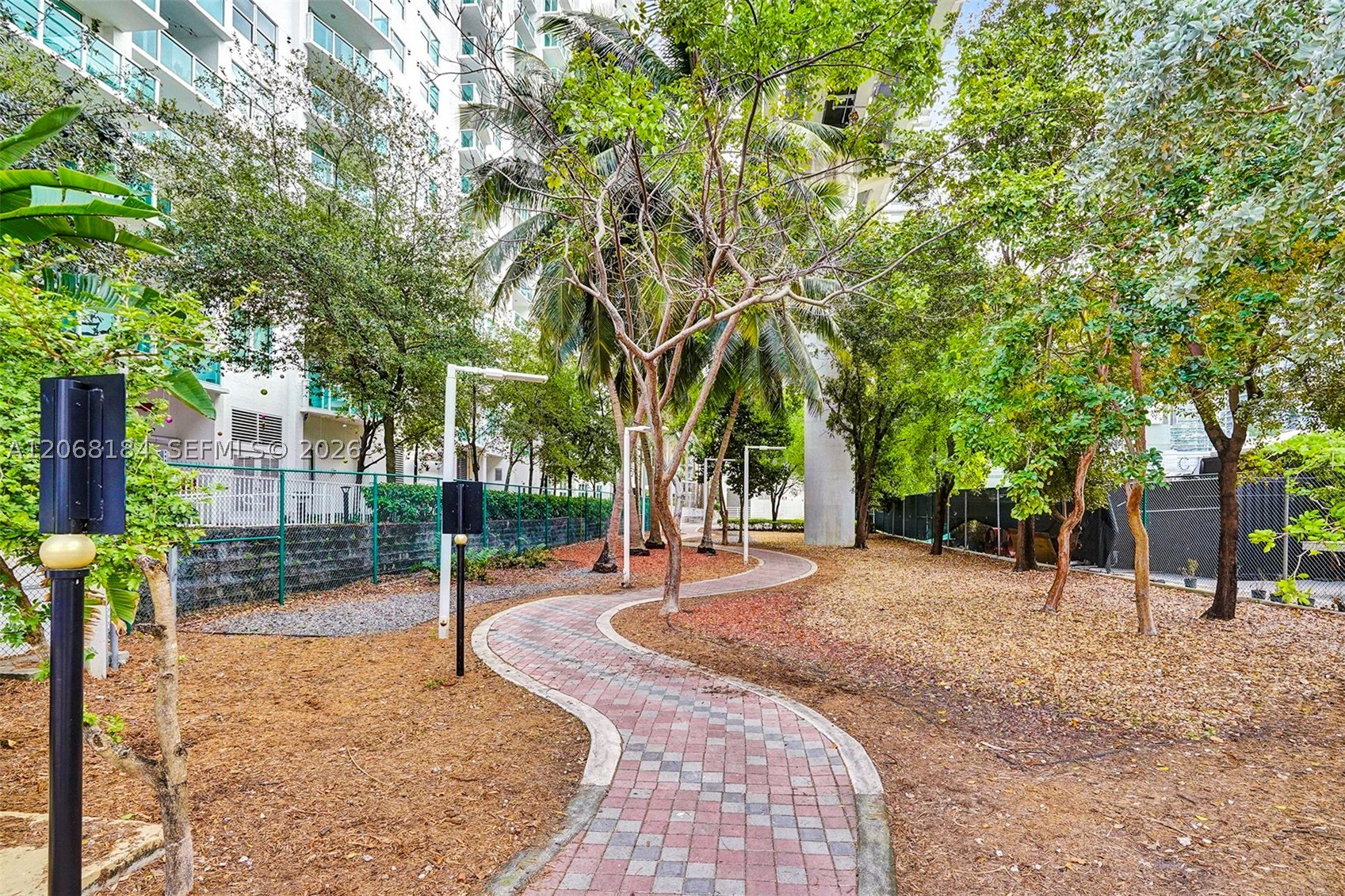 image Brickell on the River North23