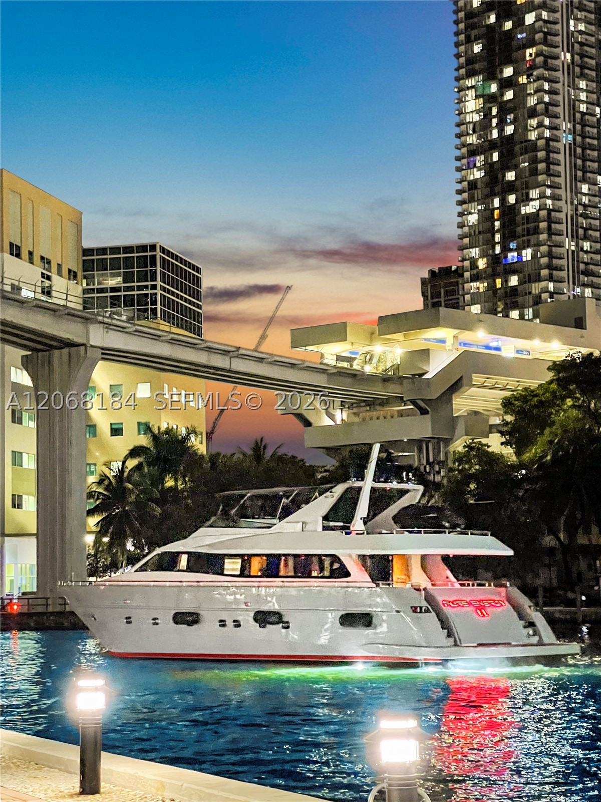 image Brickell on the River North27