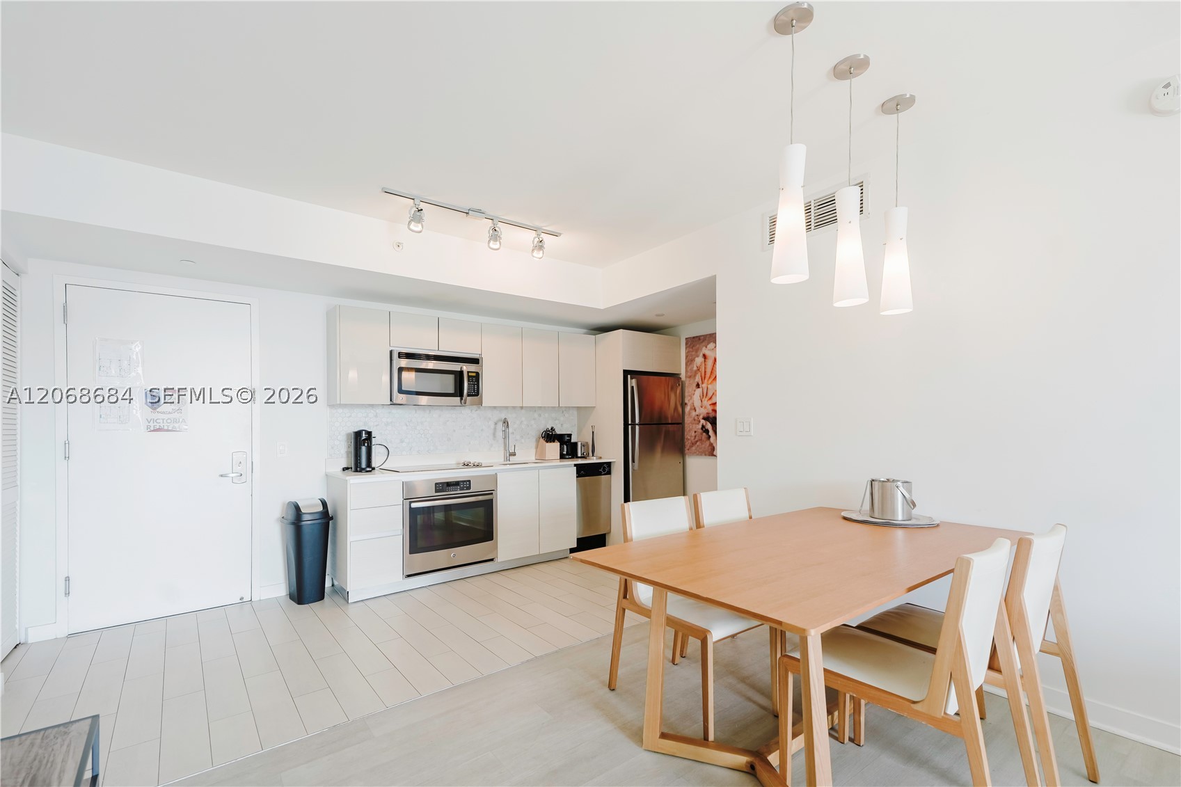 image Beachwalk Condominium3