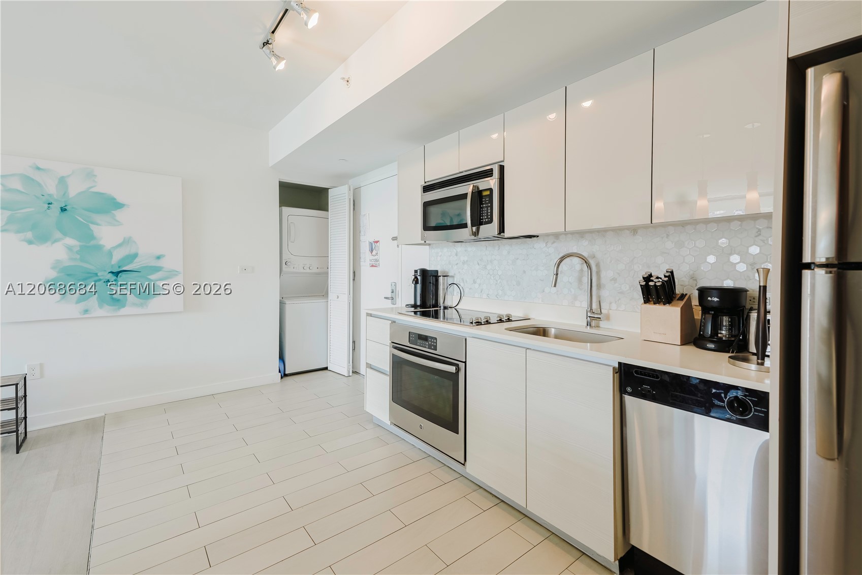 image Beachwalk Condominium7