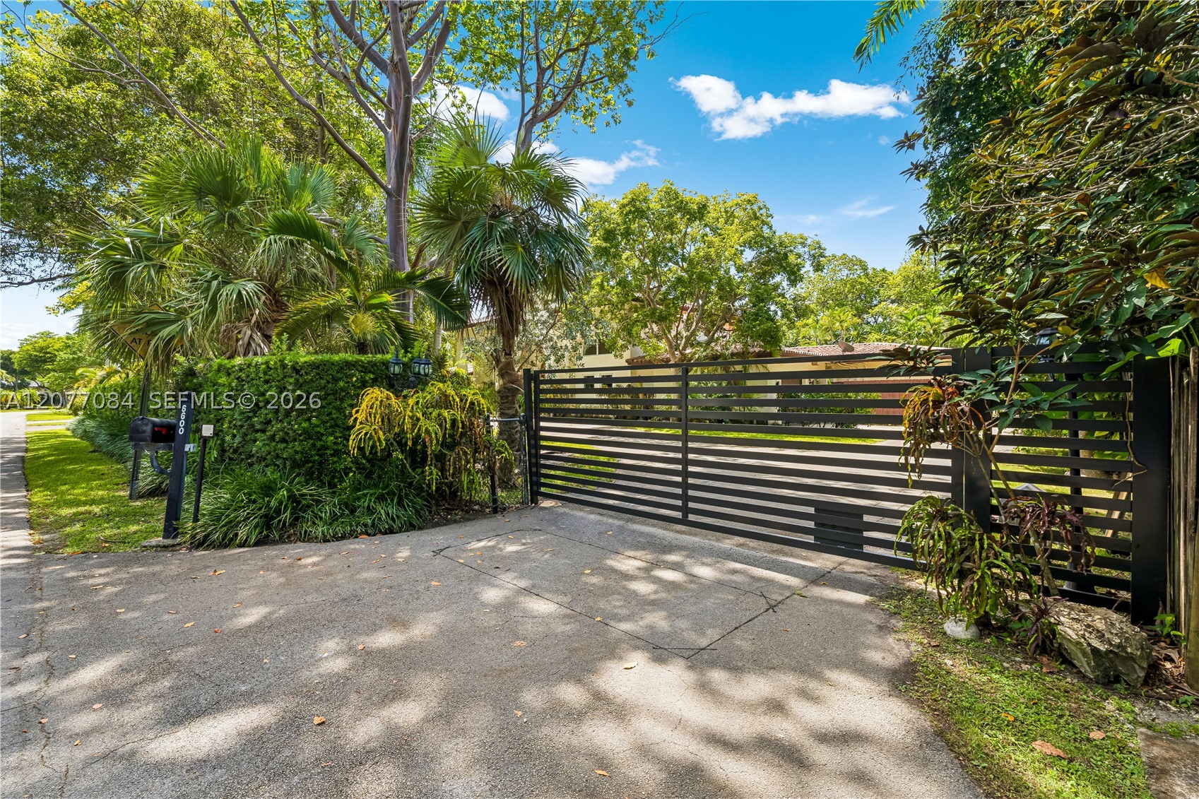 6600 SW 111th St Pinecrest, FL 33156
