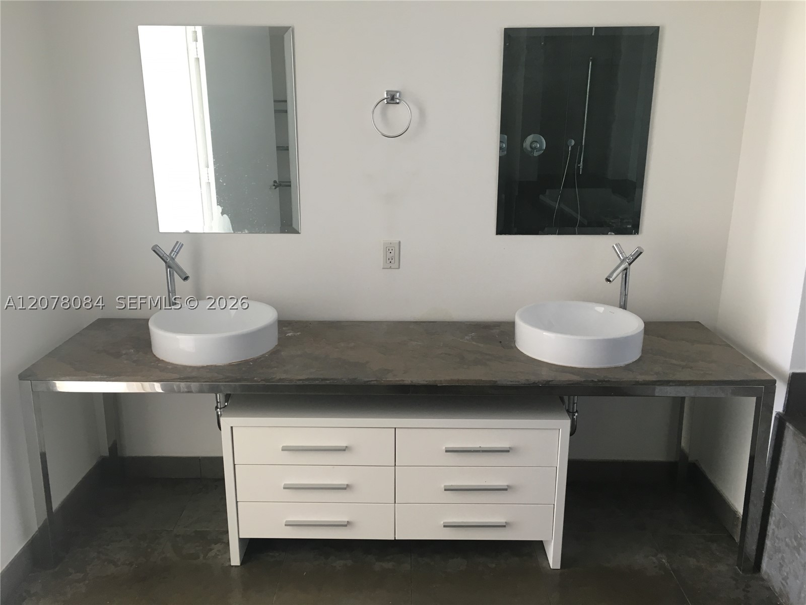 image Icon Brickell I13