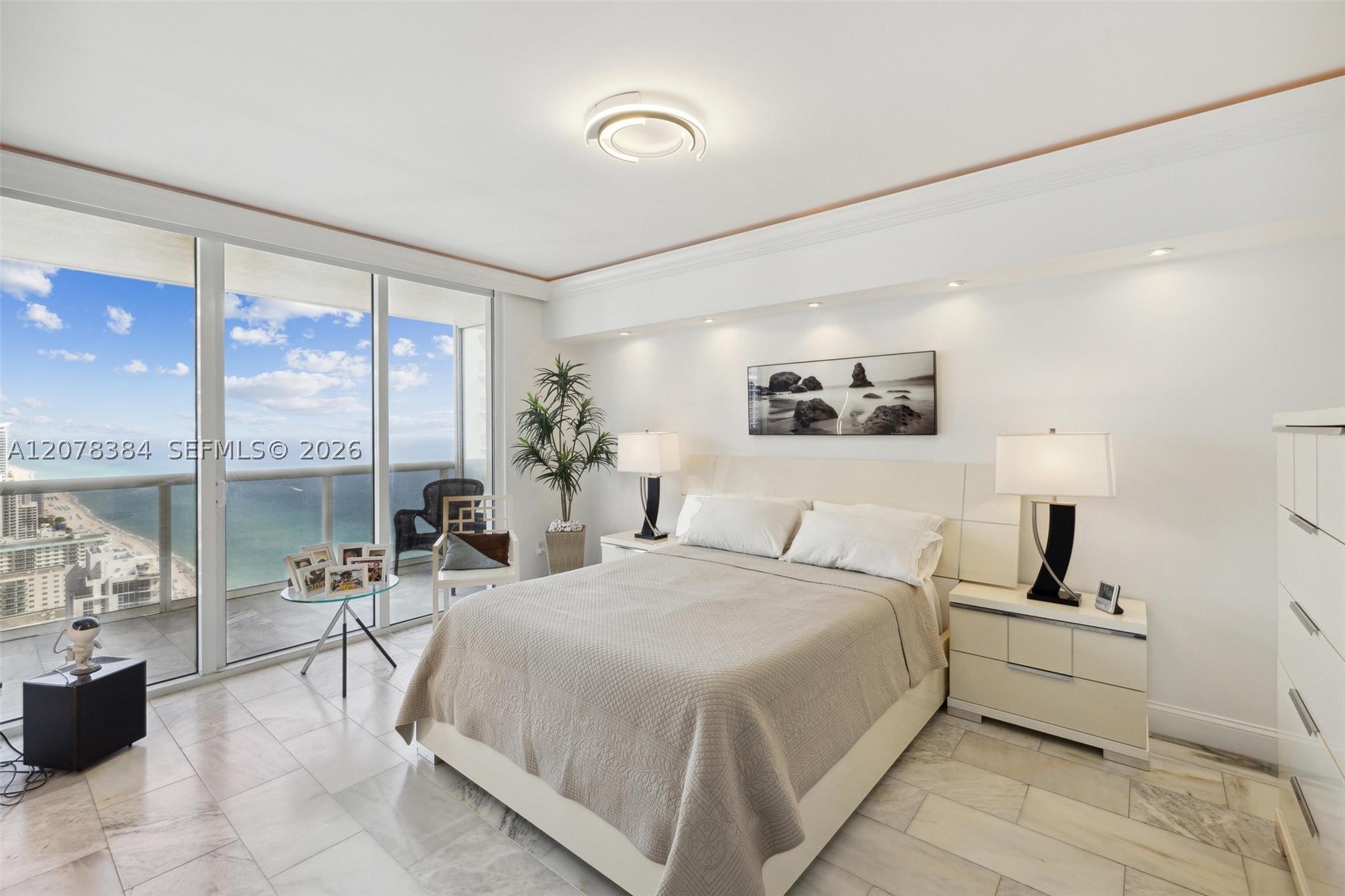 image Beach Club 215