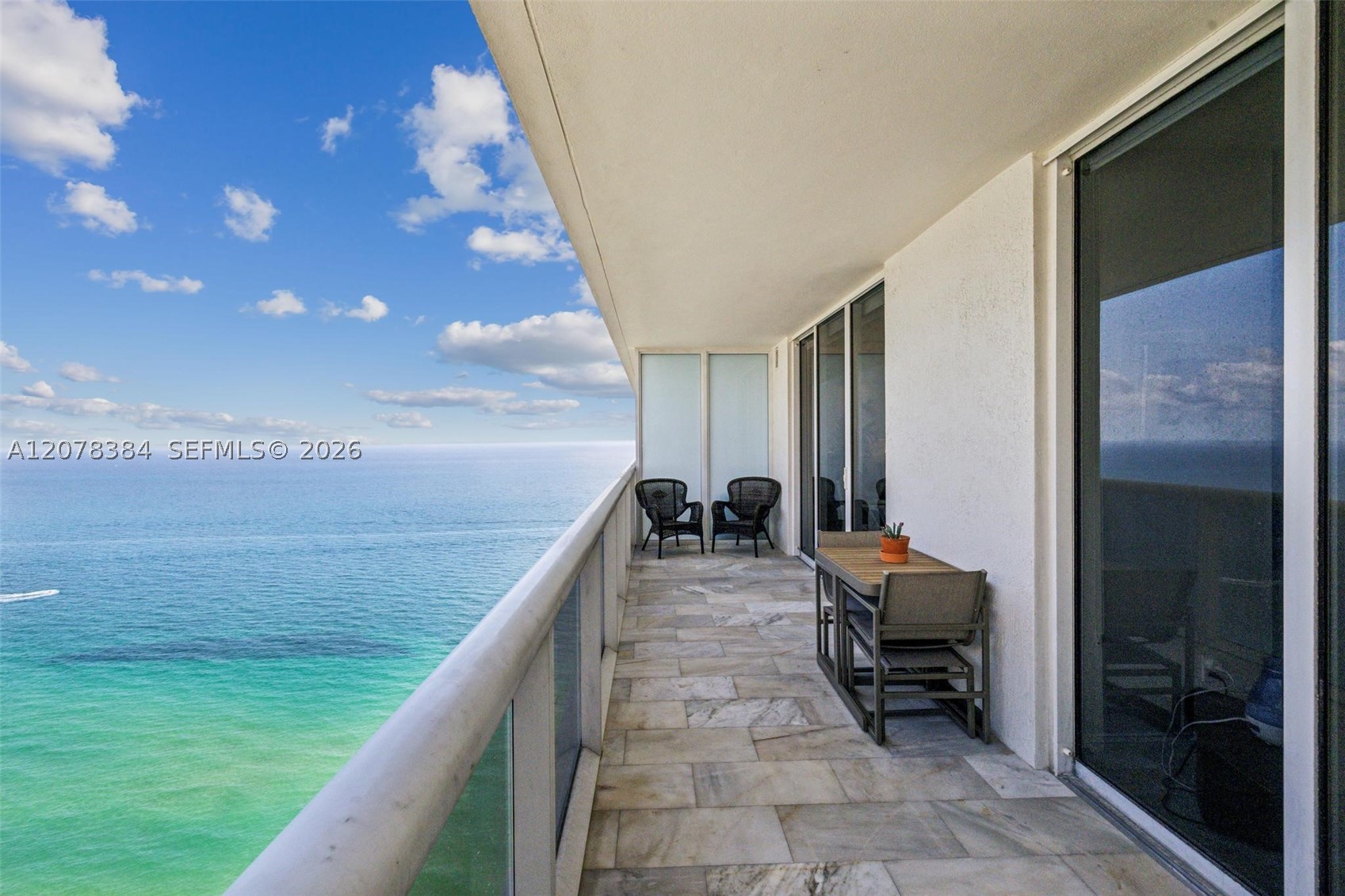 image Beach Club 219