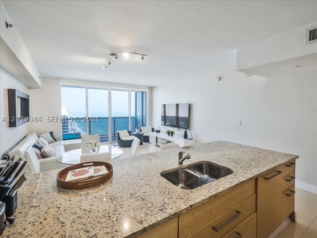 image Beach Club 230