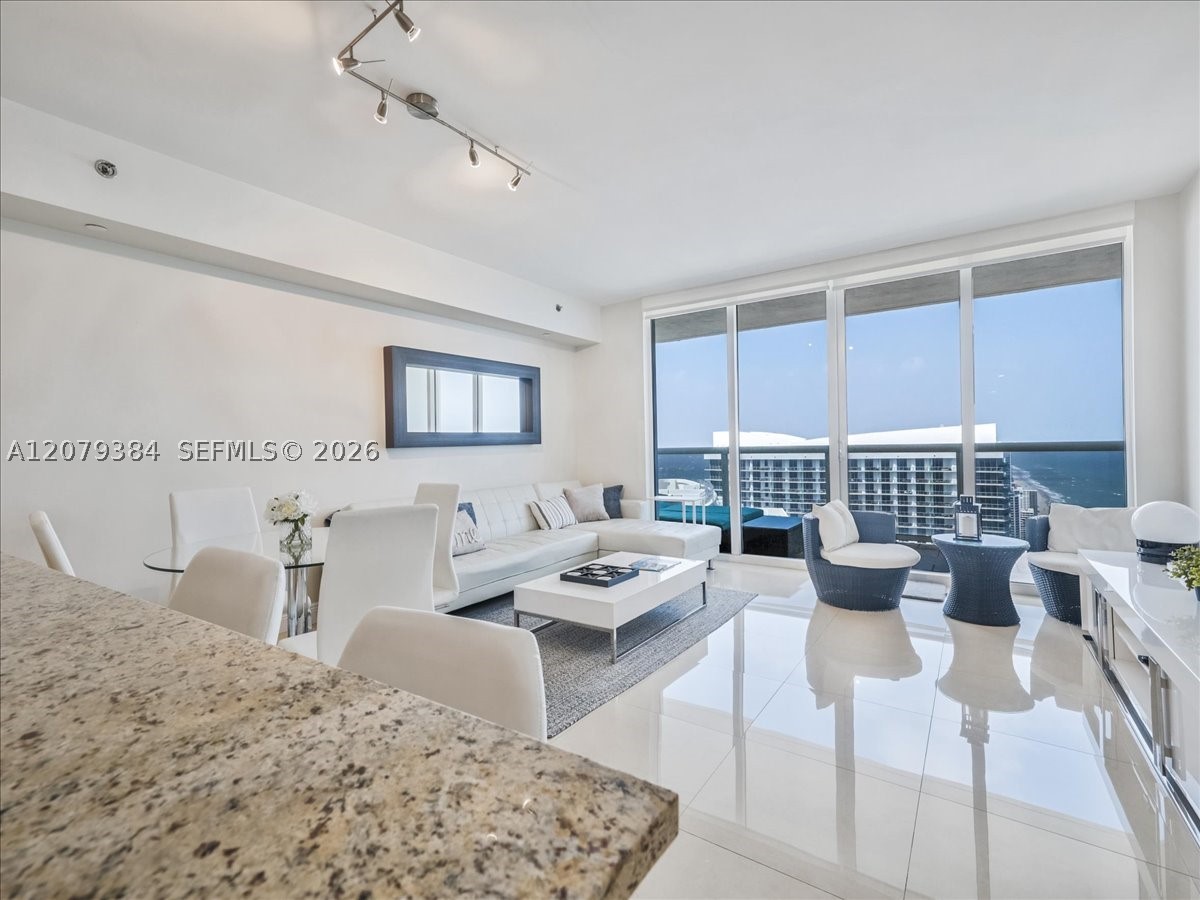 image Beach Club 231