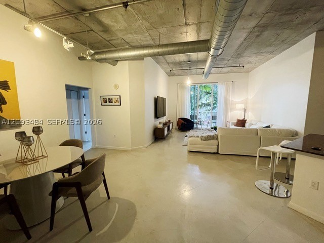 image Cite on the Bay West9