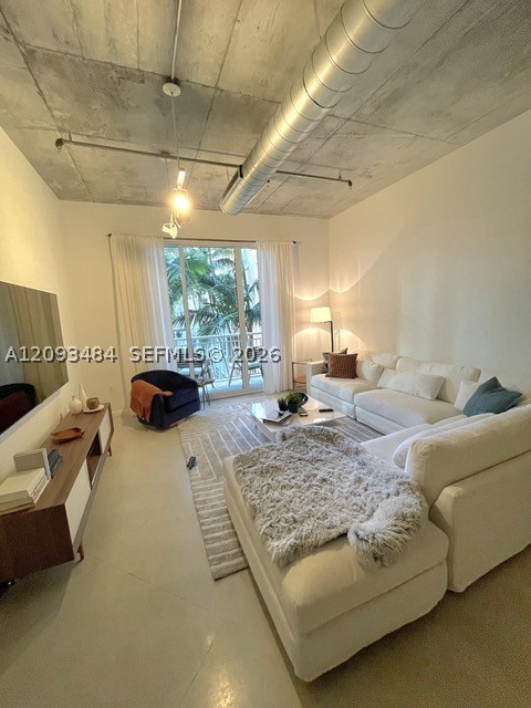 image Cite on the Bay West4