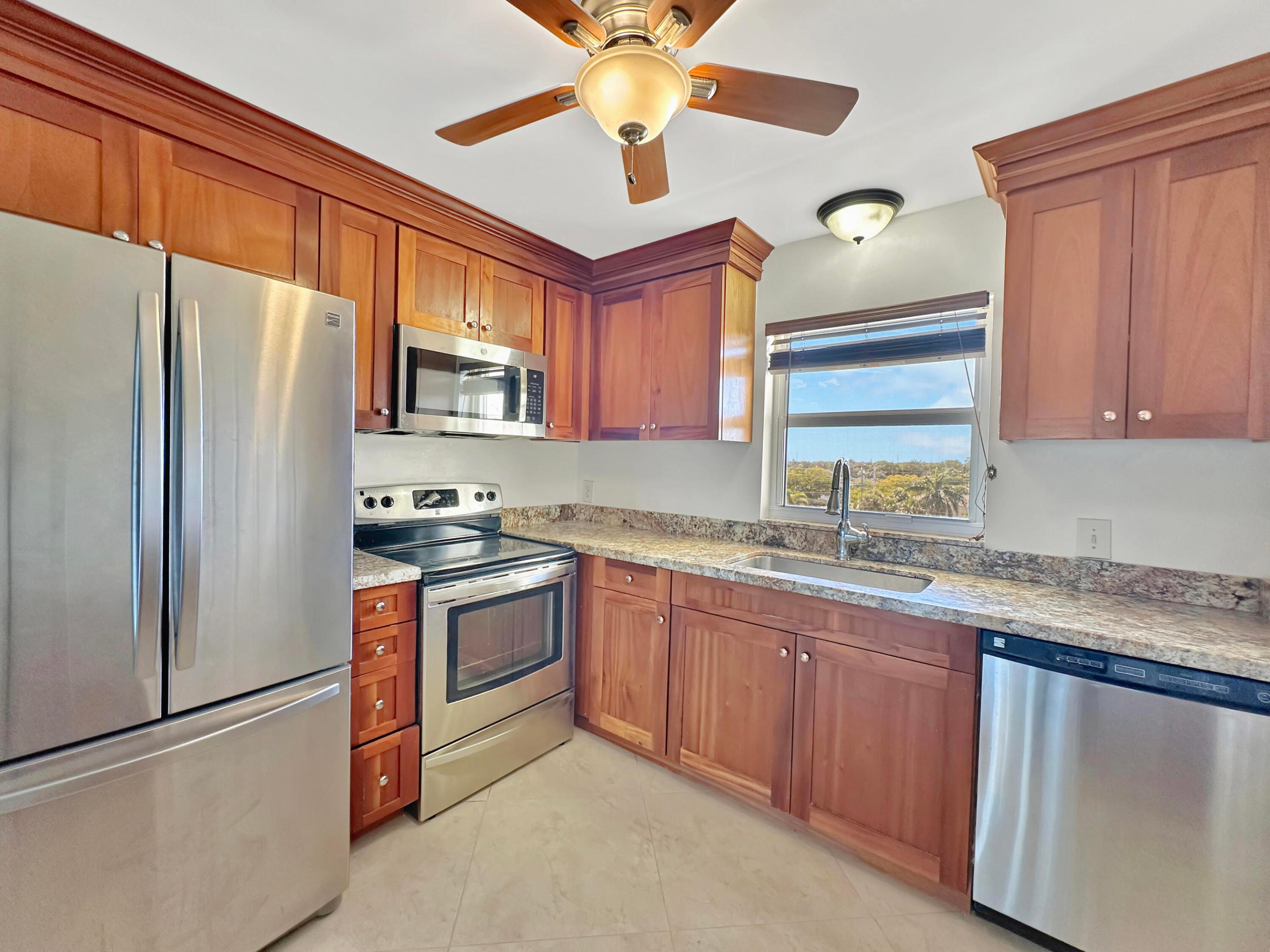 501 Lake Shr #505 West Palm Beach, FL 33403