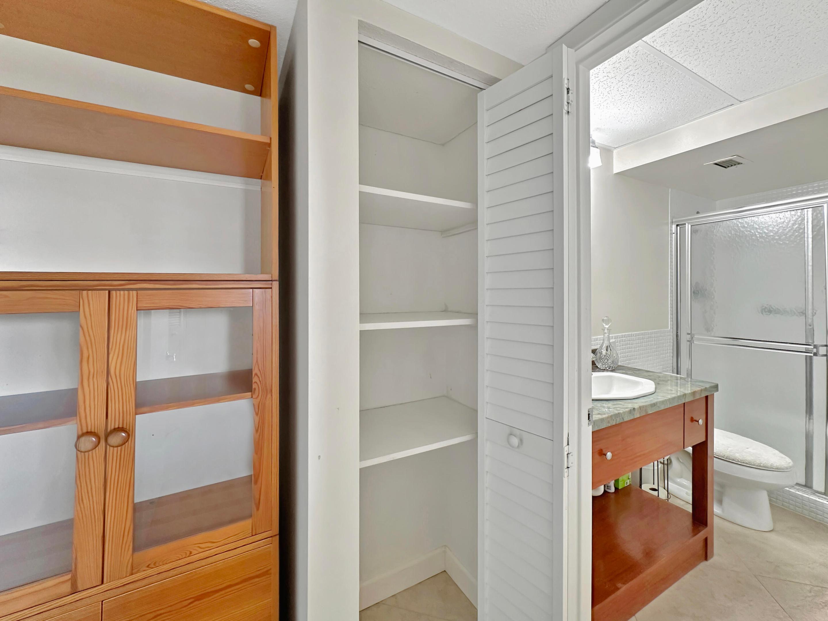 501 Lake Shr #505 West Palm Beach, FL 33403