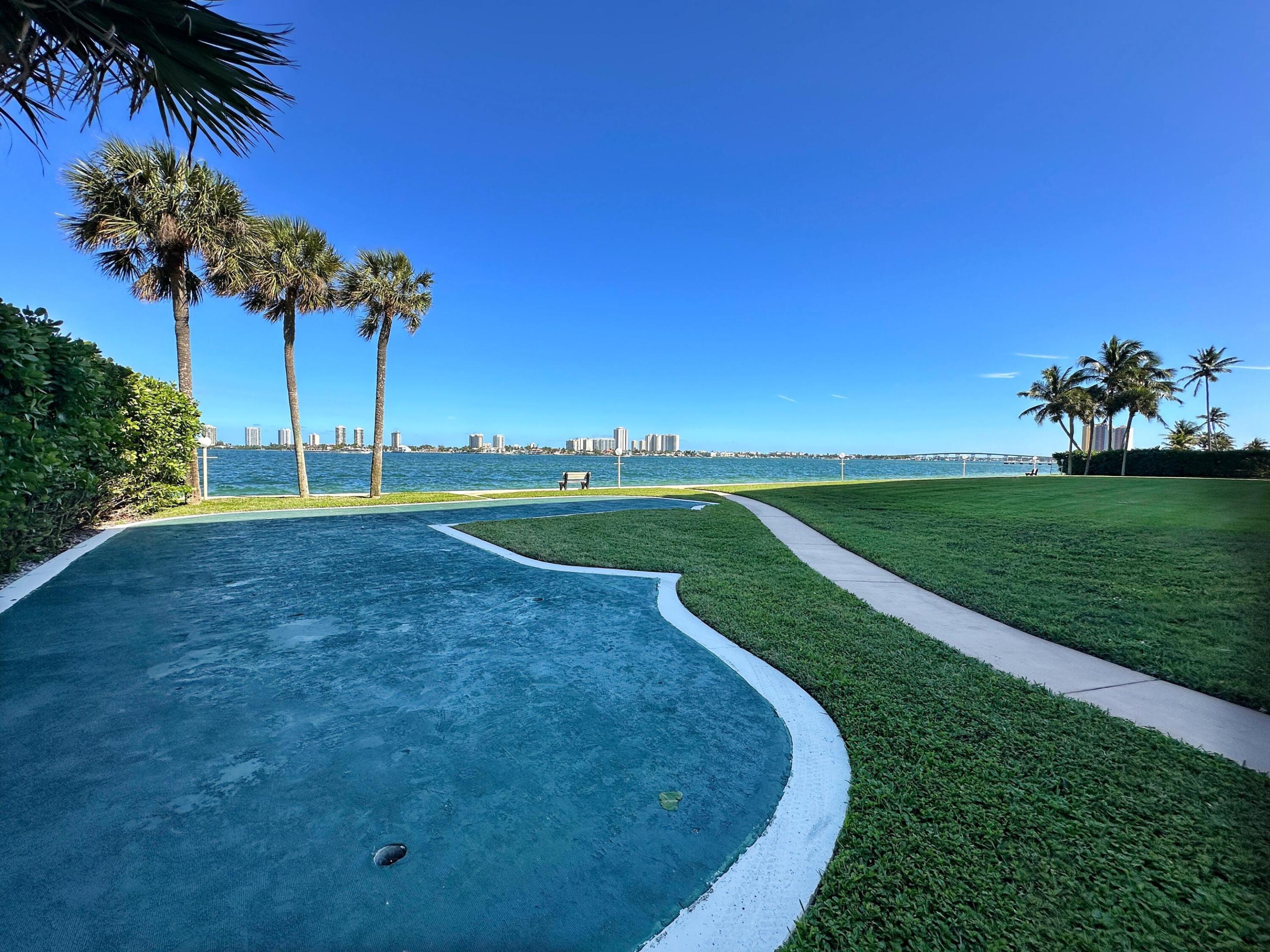 501 Lake Shr #505 West Palm Beach, FL 33403