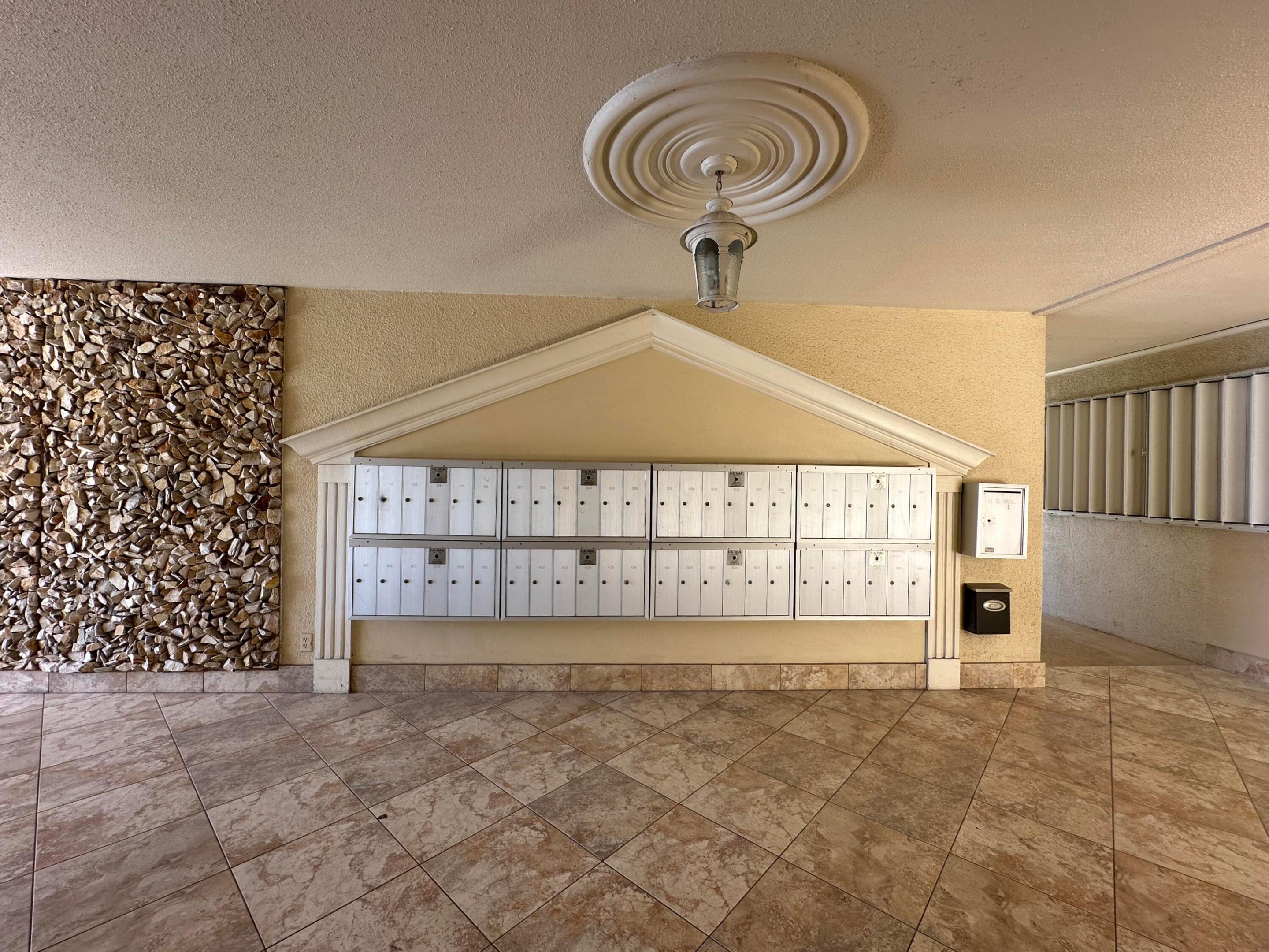 501 Lake Shr #505 West Palm Beach, FL 33403