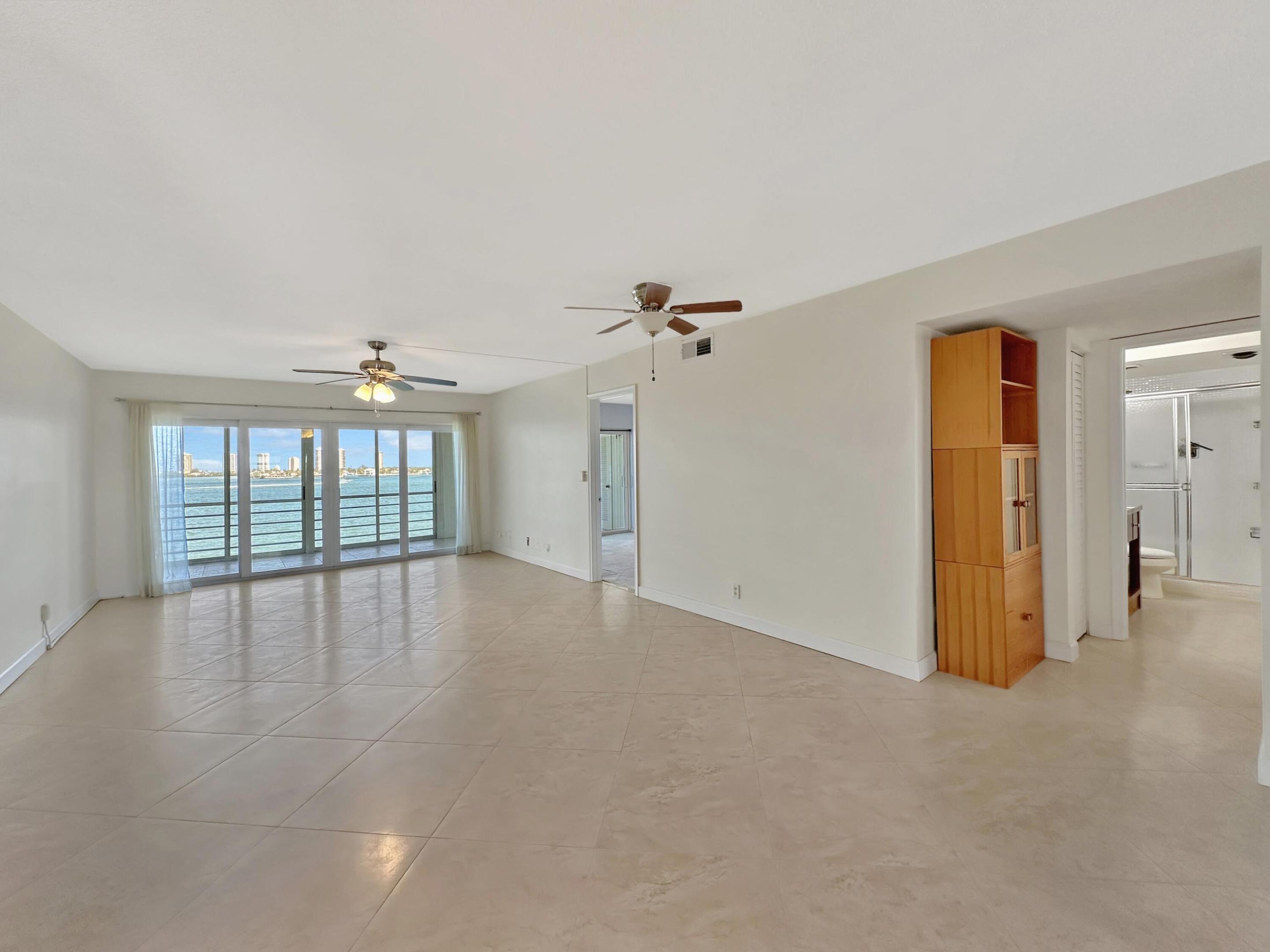 501 Lake Shr #505 West Palm Beach, FL 33403