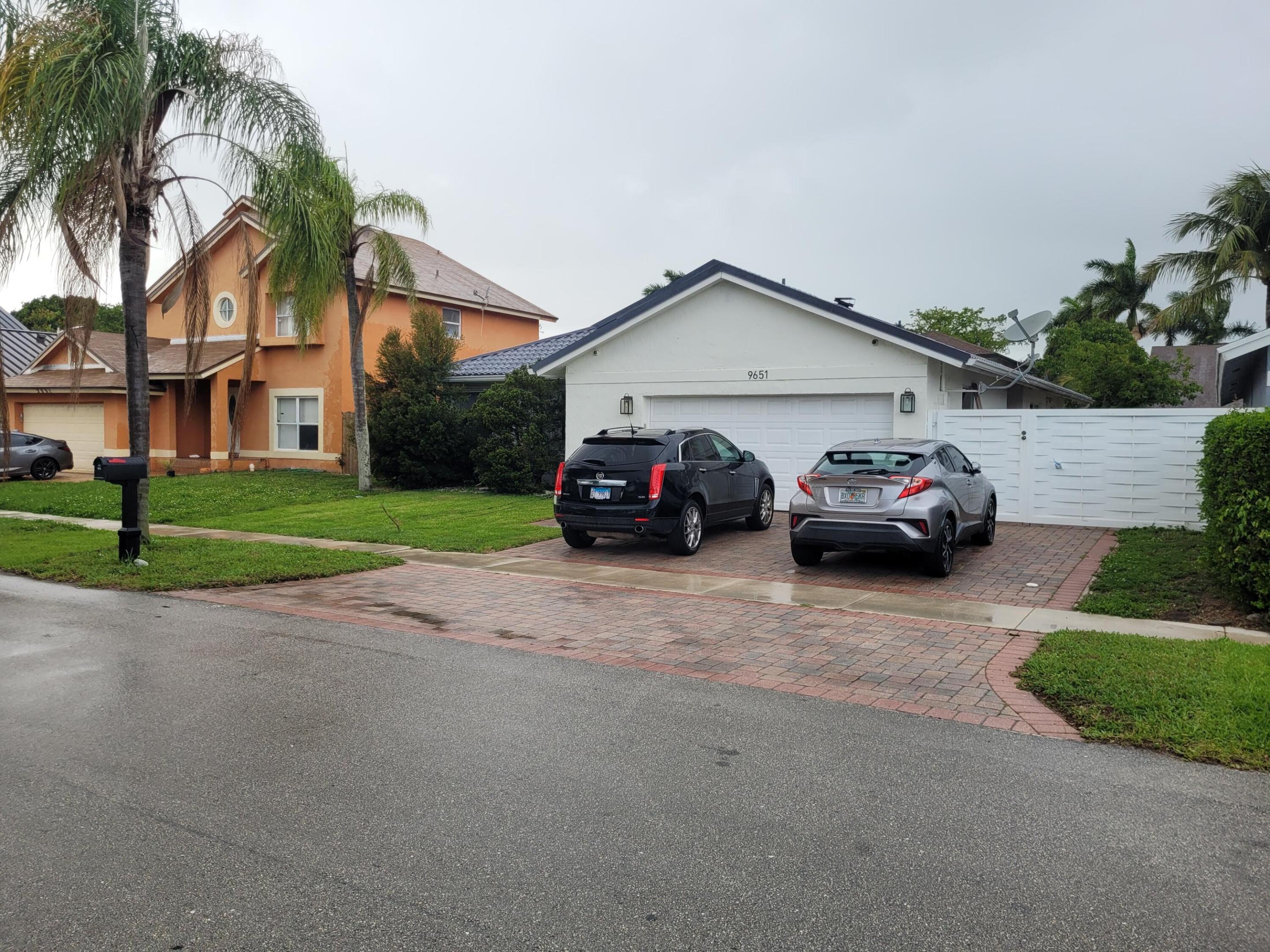 9651 SW 9th Pembroke Pines, FL 33025