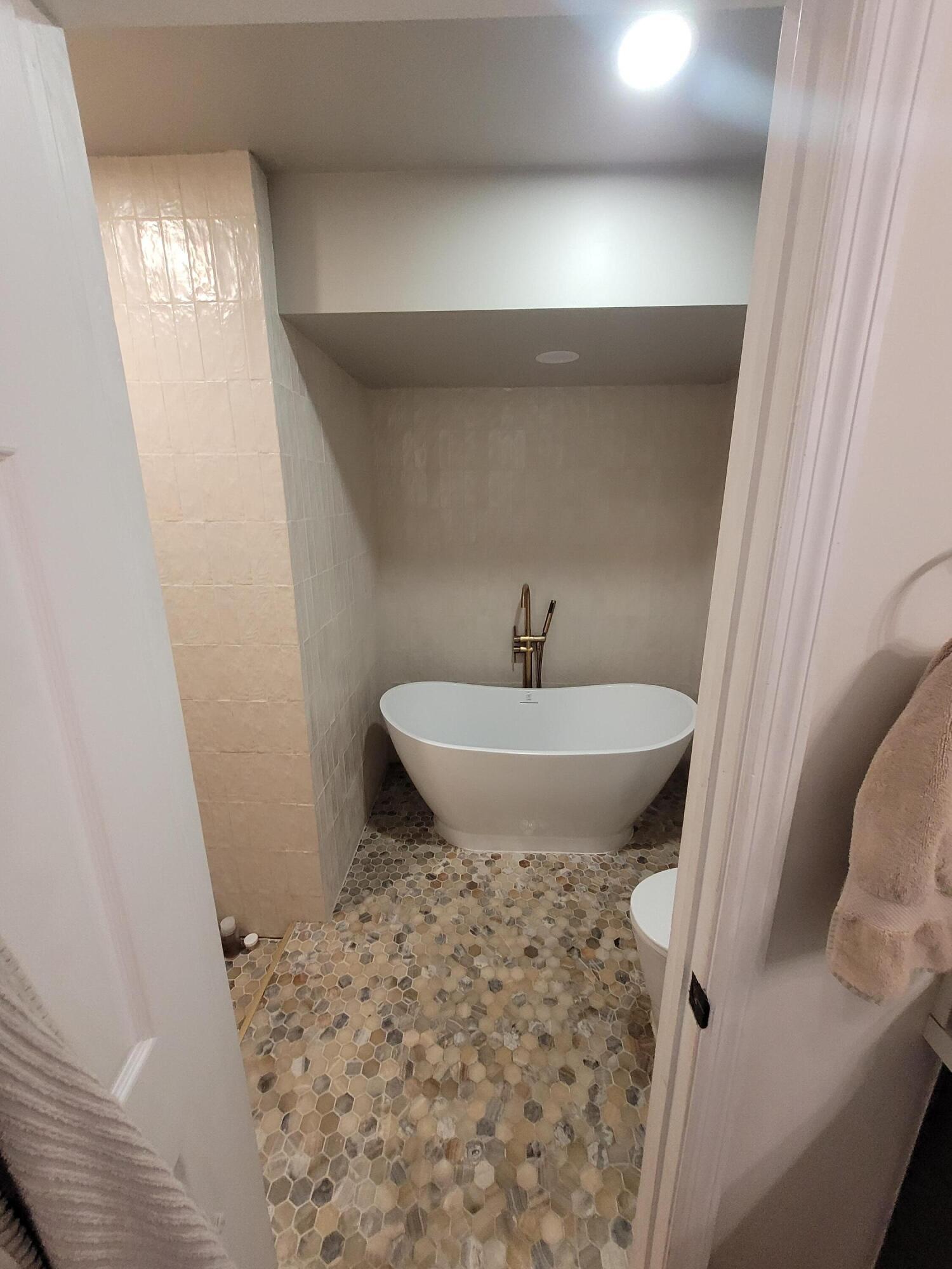 9651 SW 9th Pembroke Pines, FL 33025