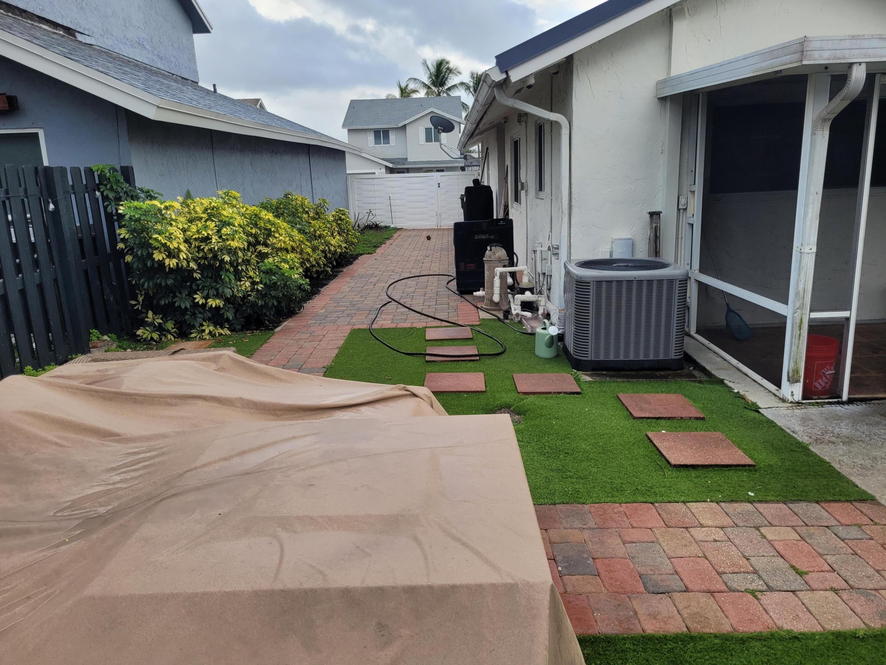 9651 SW 9th Pembroke Pines, FL 33025