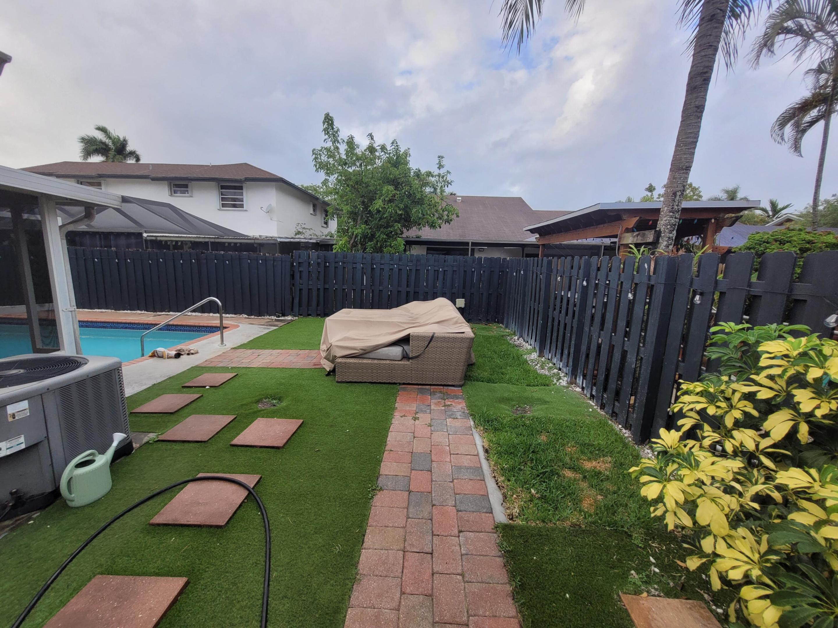 9651 SW 9th Pembroke Pines, FL 33025