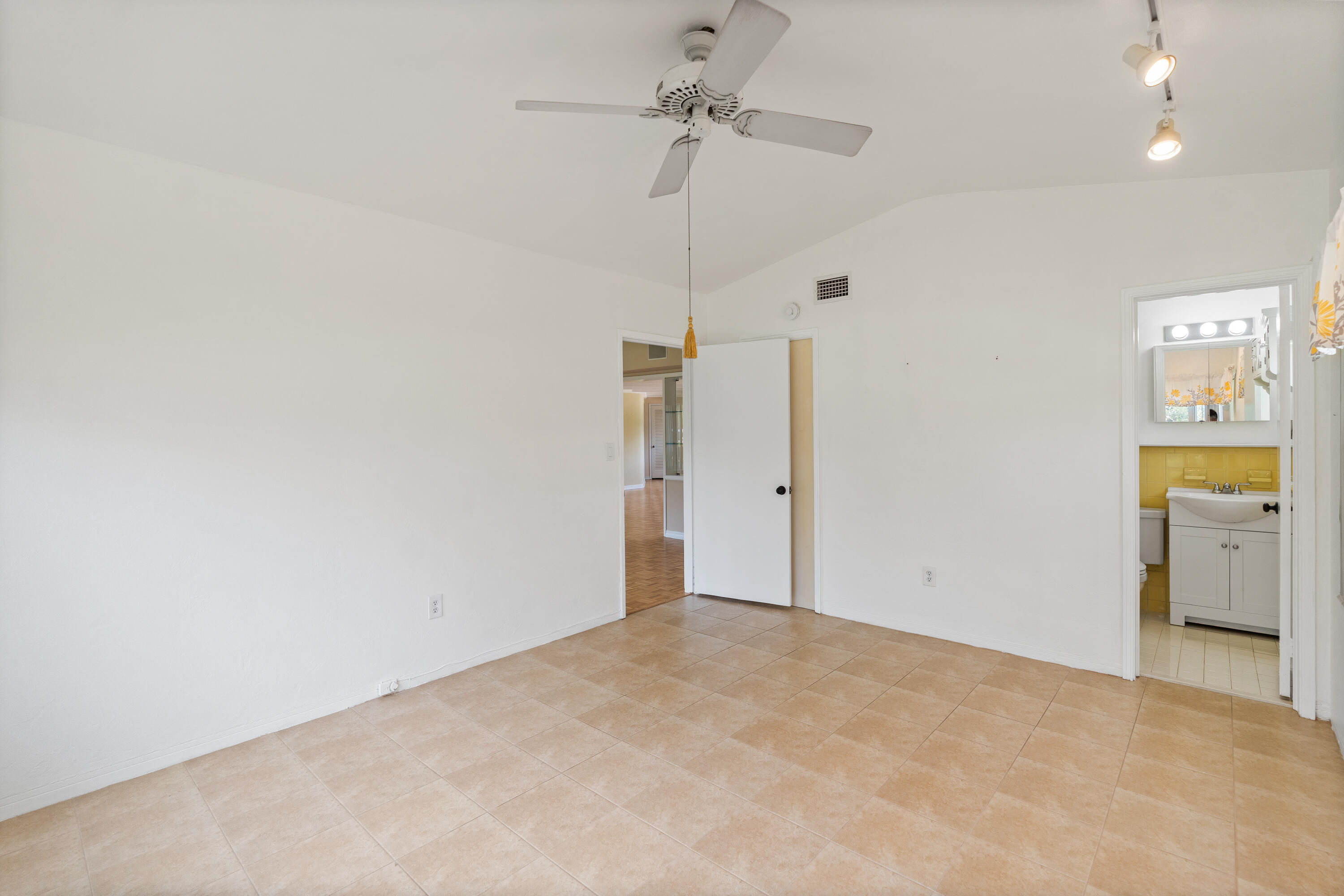 1705 NE 26th Fort Lauderdale, FL 33305