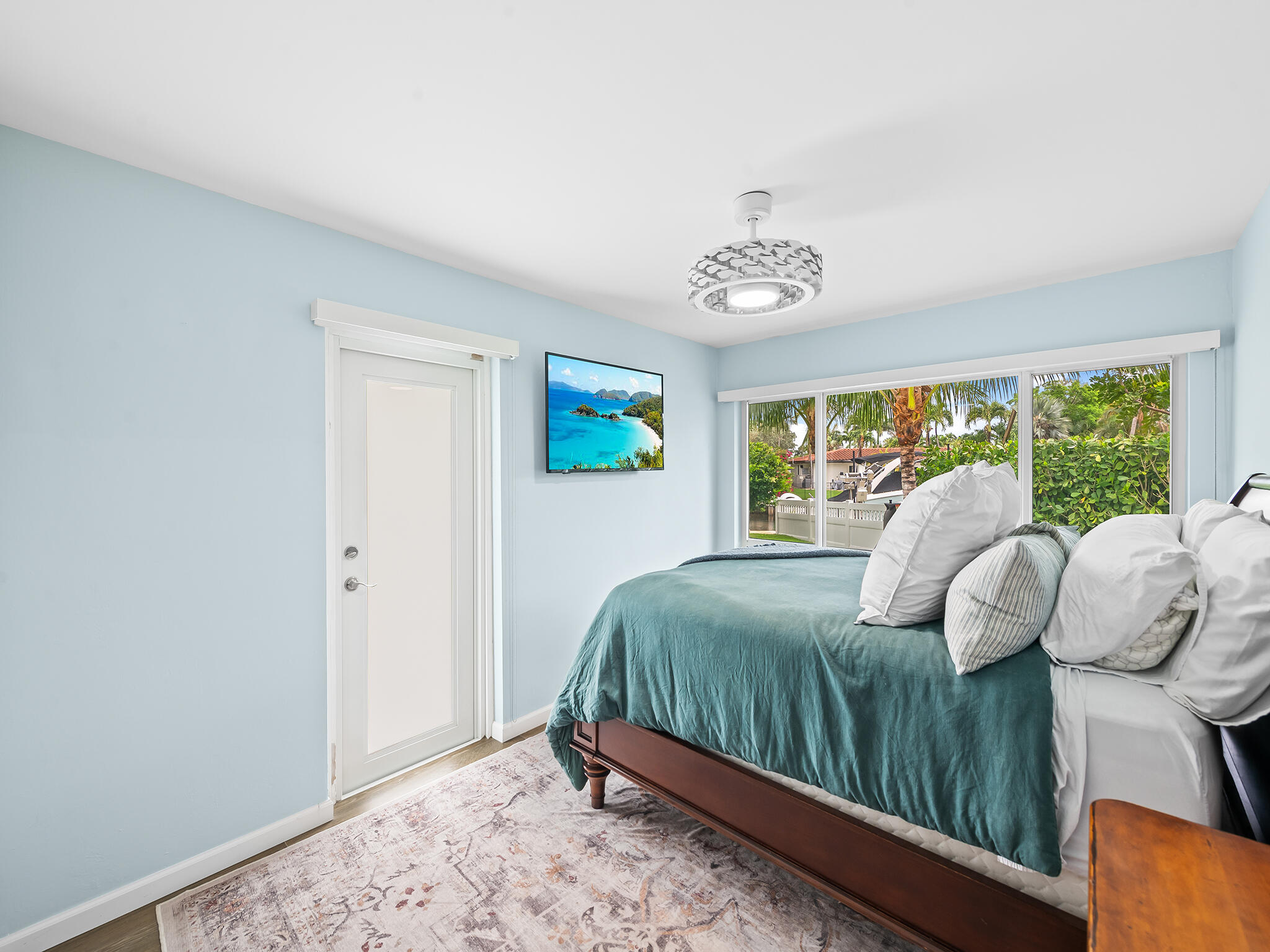 2421 NE 50th Lighthouse Point, FL 33064
