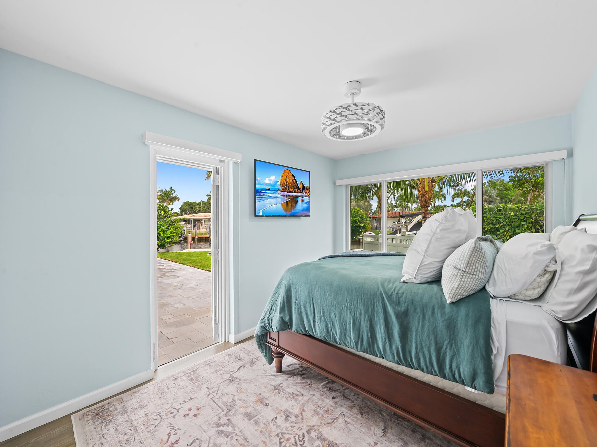 2421 NE 50th Lighthouse Point, FL 33064